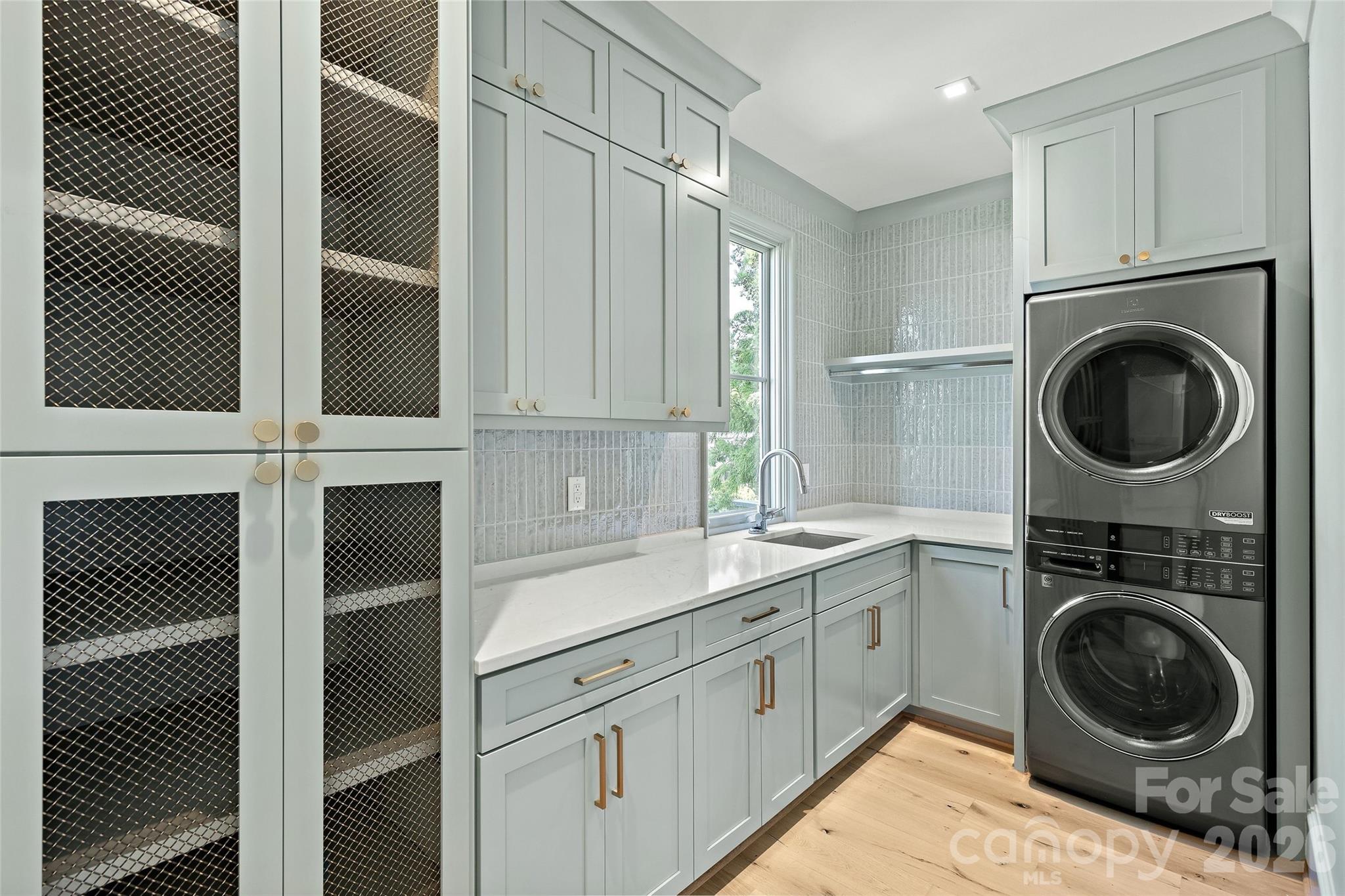 1932 E 8th Street Property Photo 30