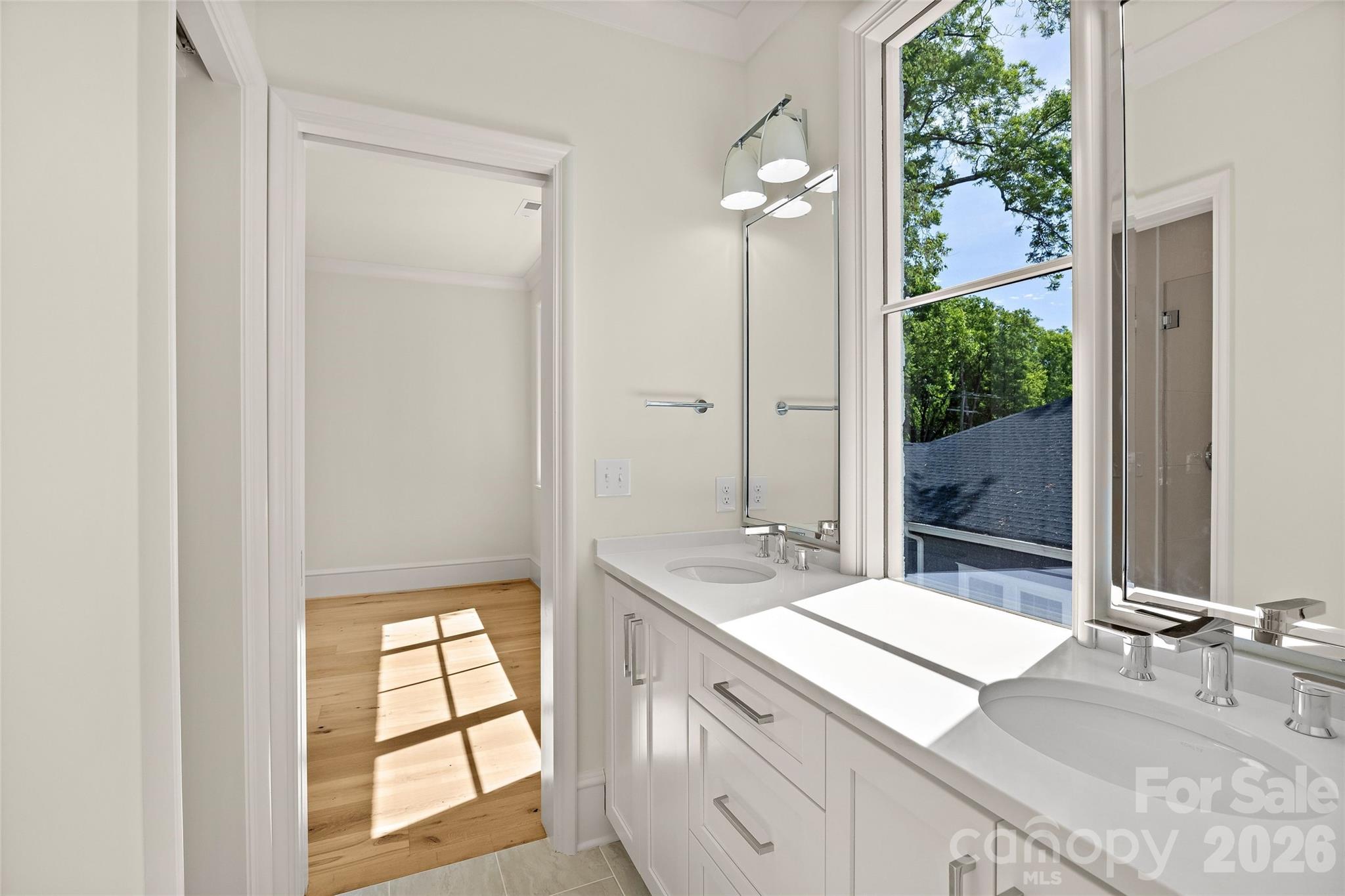 1932 E 8th Street Property Photo 42