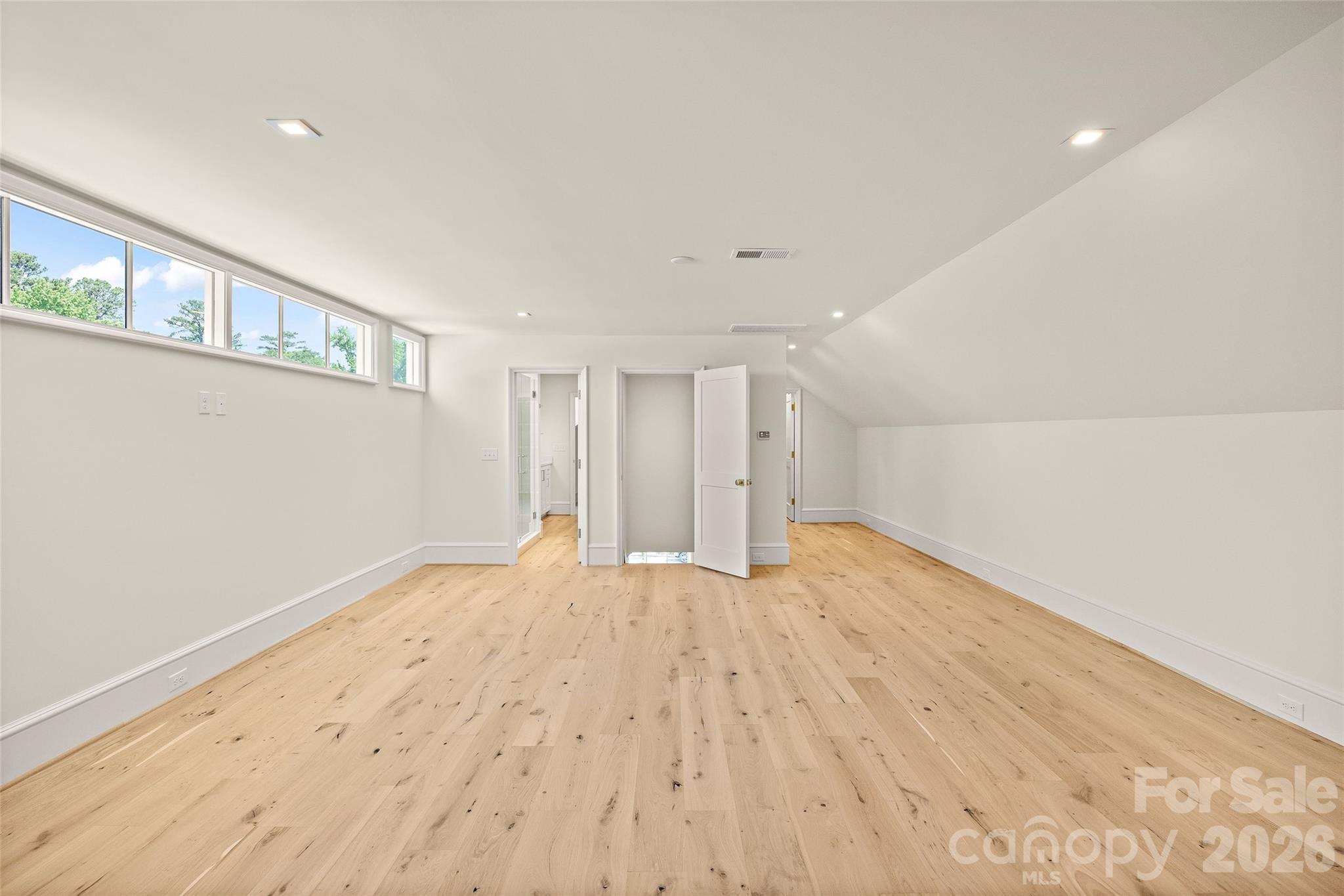1932 E 8th Street Property Photo 45