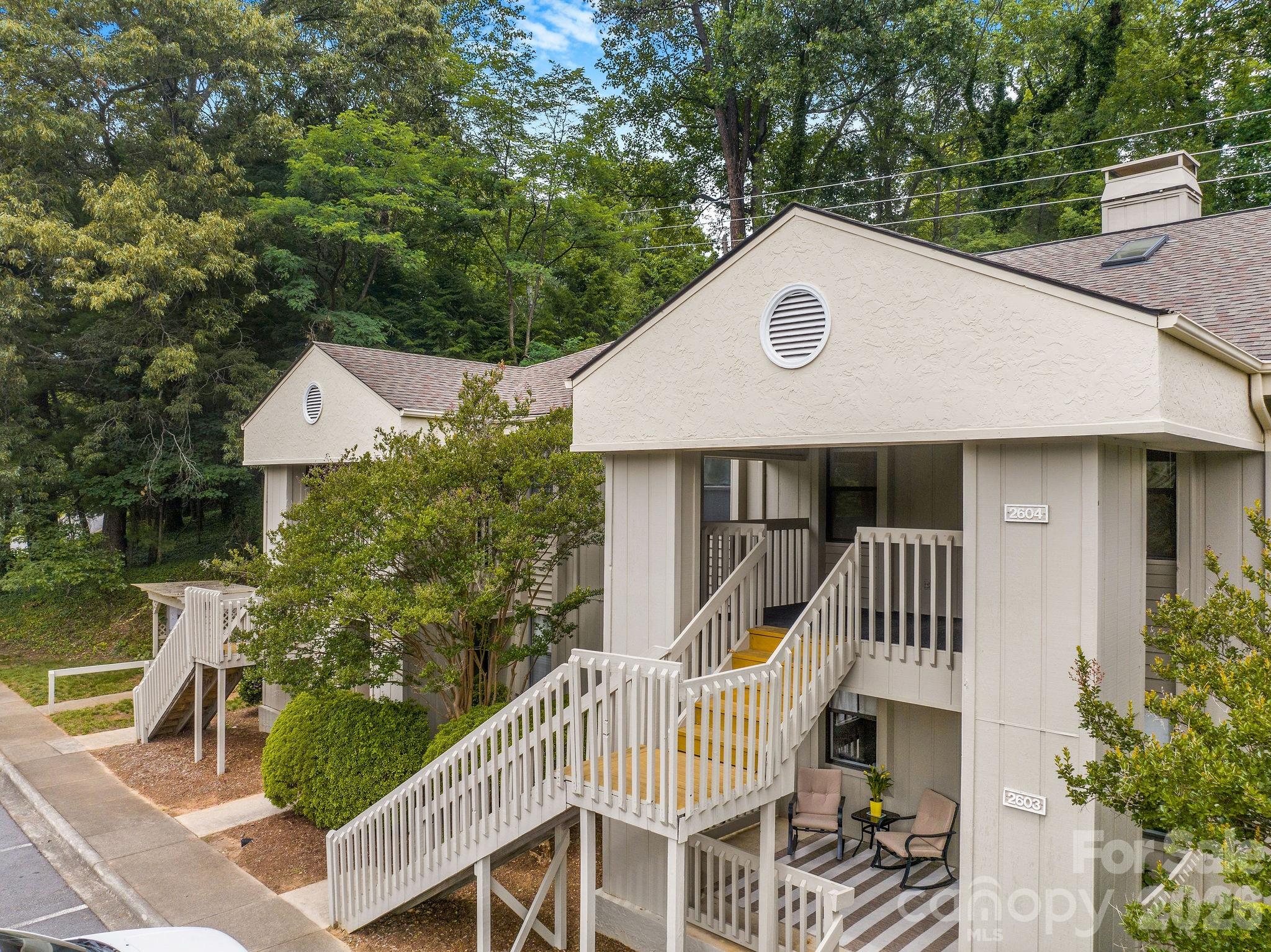 2604 Vineyard Boulevard Property Photo 2