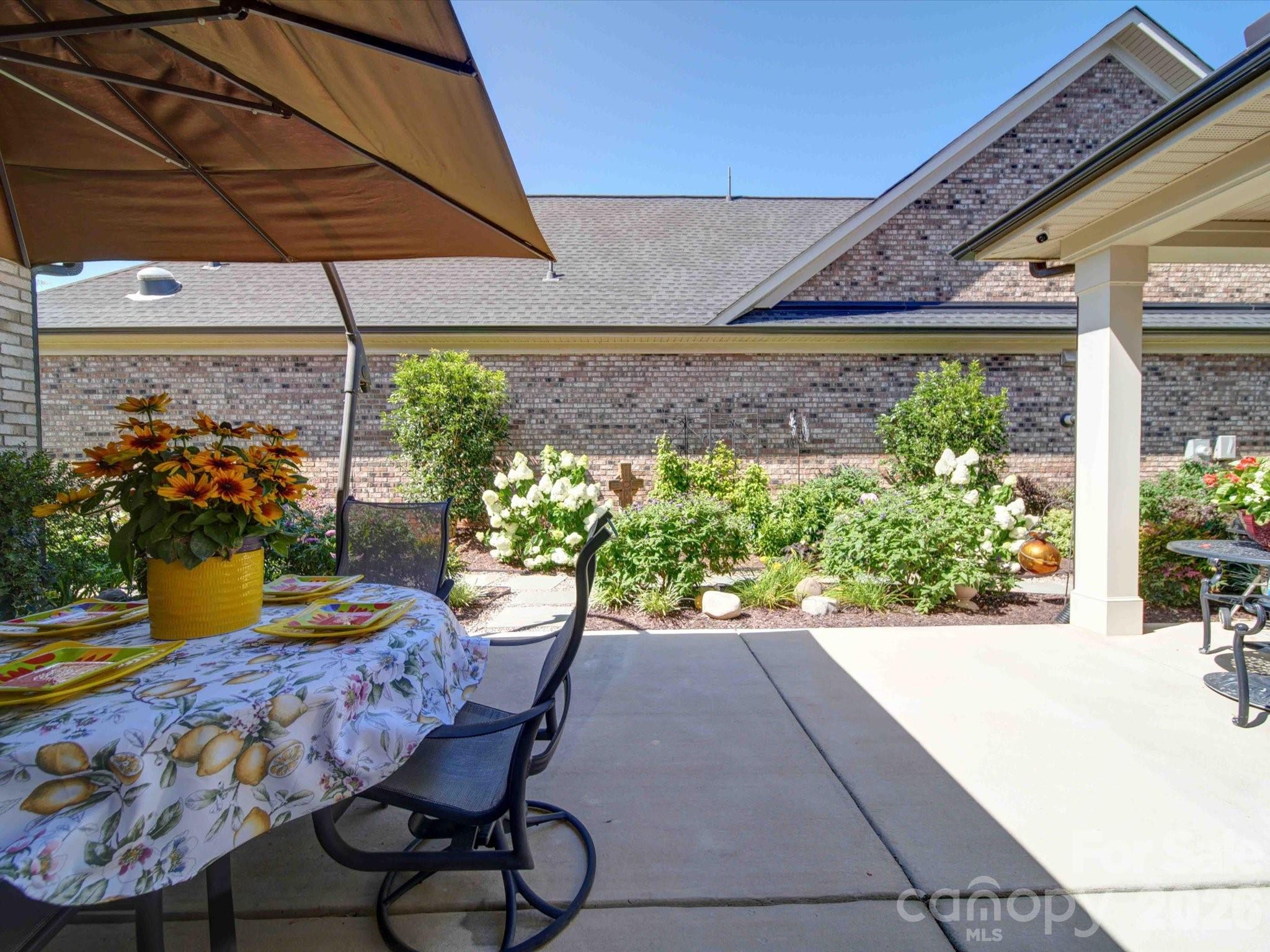 5218 Courtyard Lane Property Photo 38