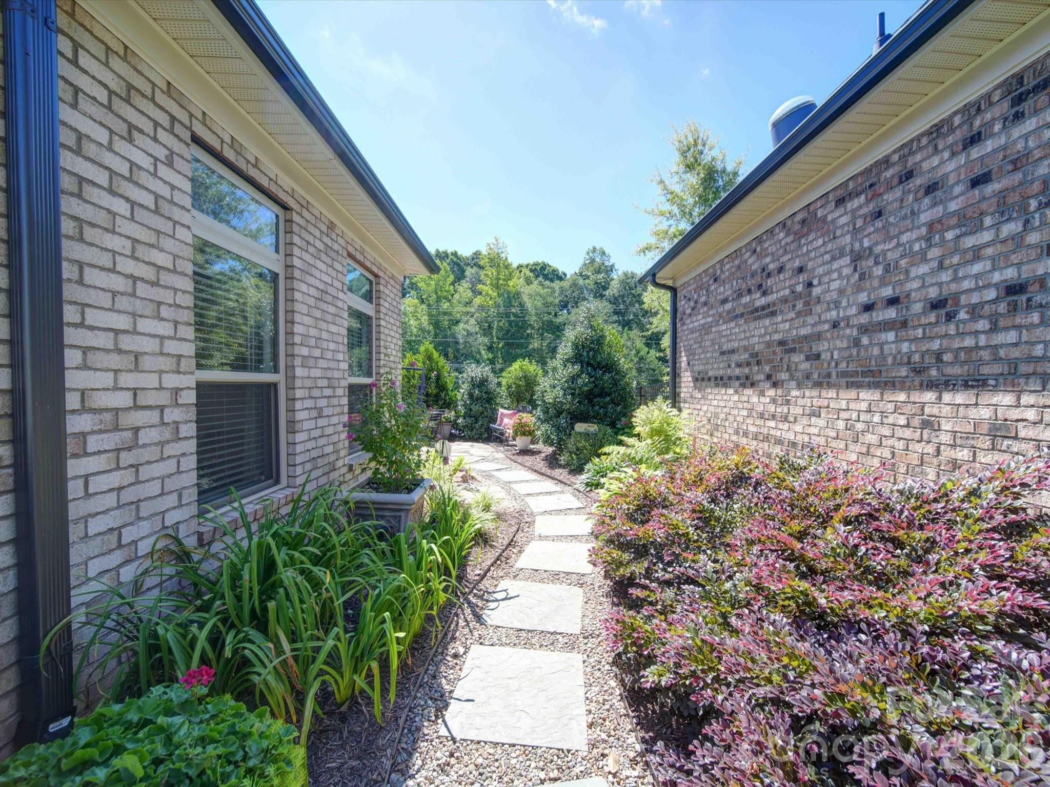 5218 Courtyard Lane Property Photo 39