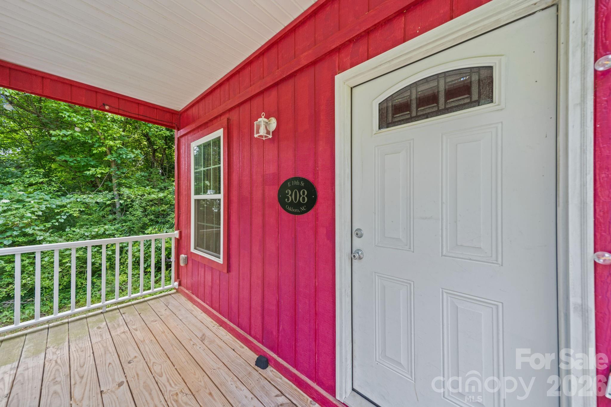 308 E 10th Street Property Photo 6