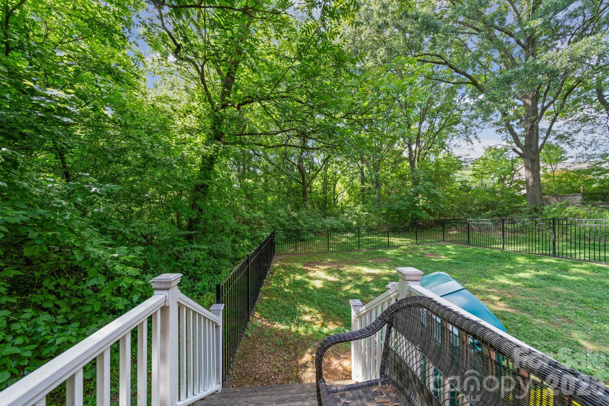308 E 10th Street Property Photo 11