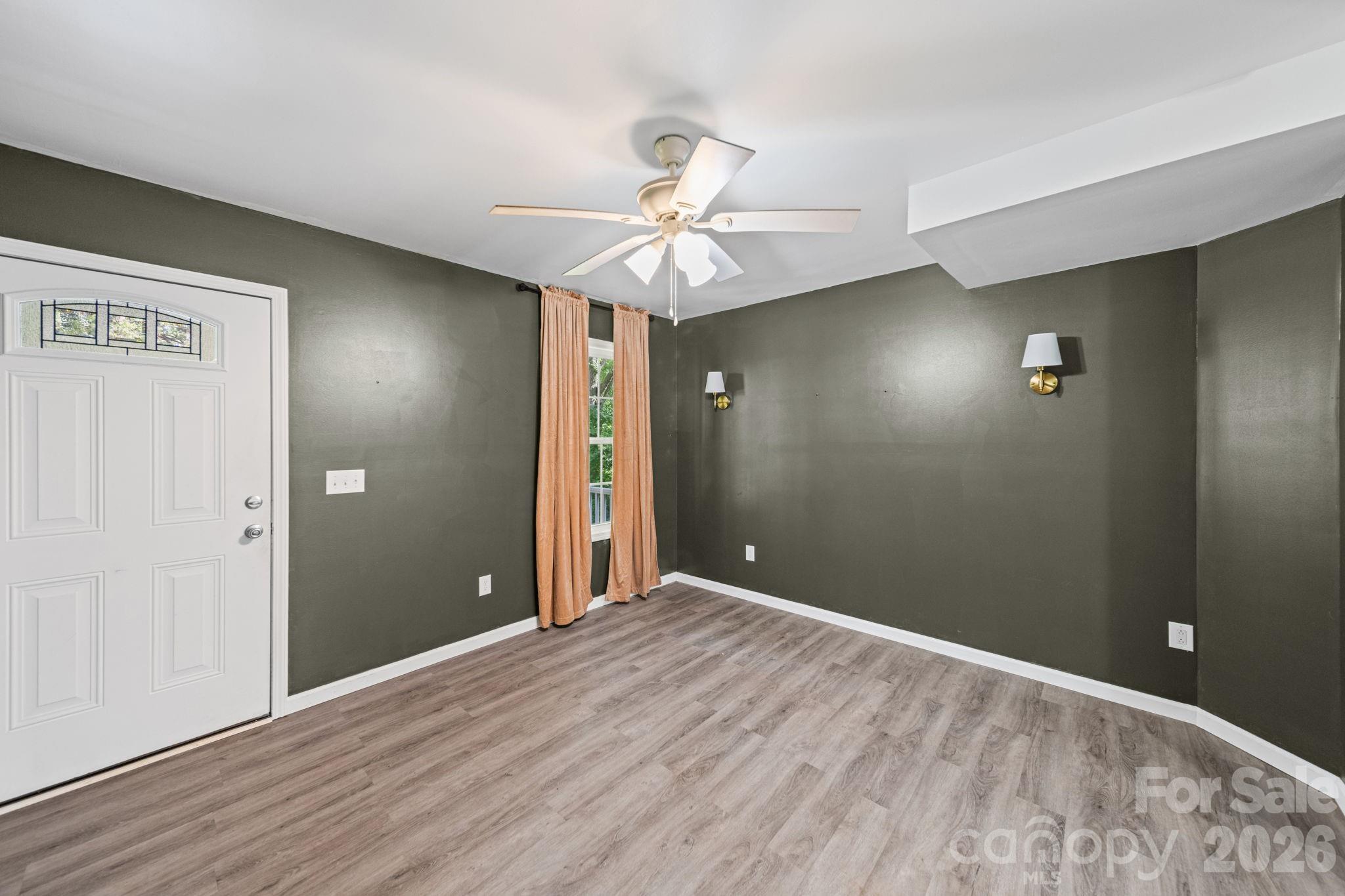 308 E 10th Street Property Photo 14
