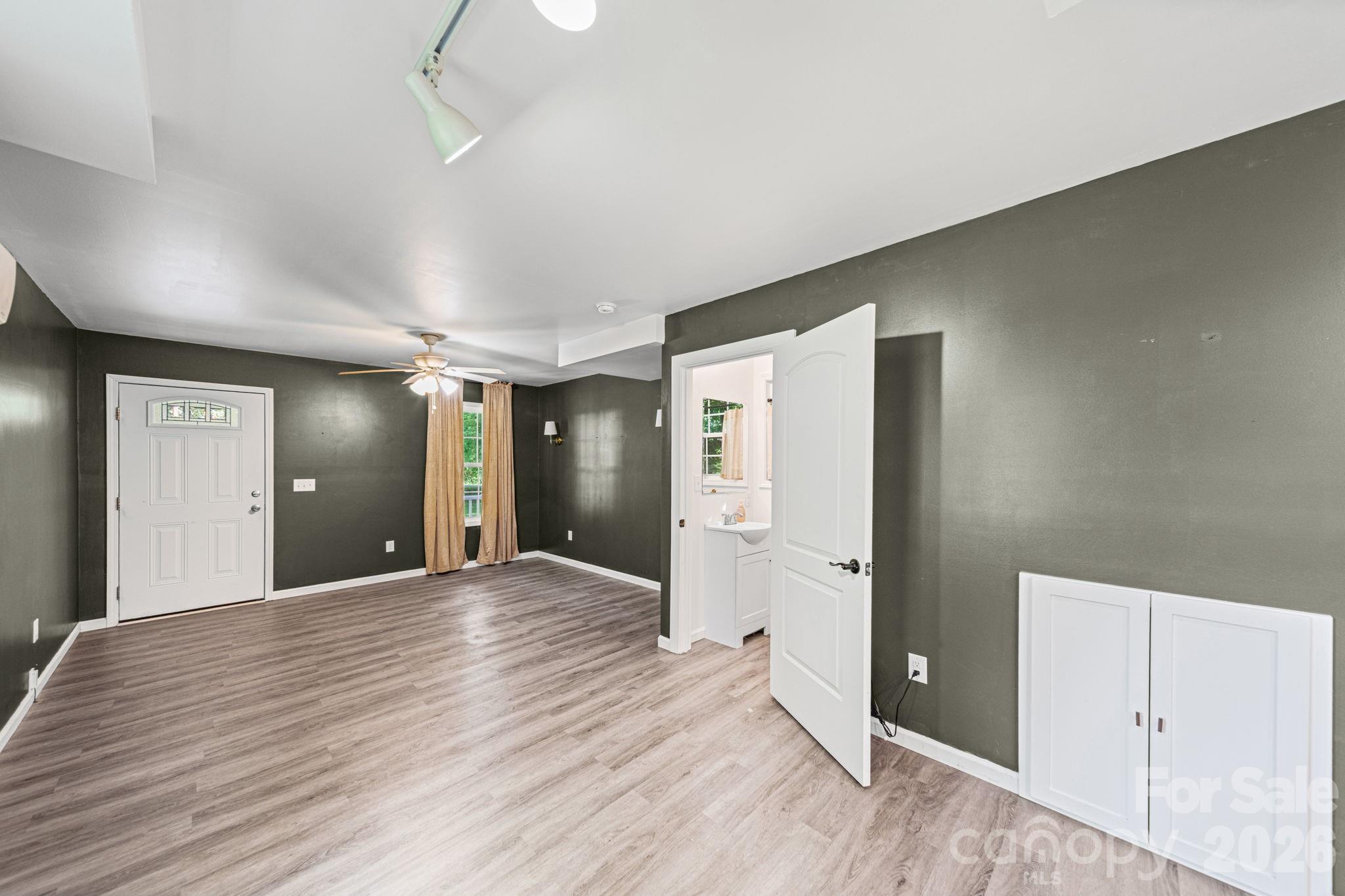 308 E 10th Street Property Photo 15
