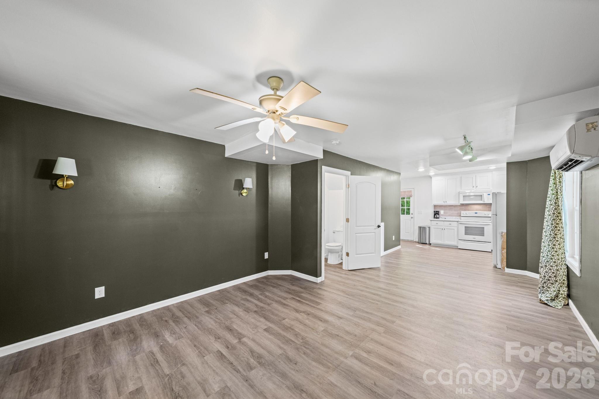 308 E 10th Street Property Photo 16