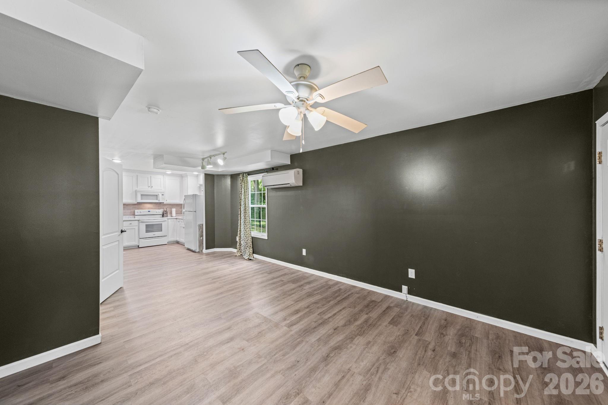 308 E 10th Street Property Photo 17