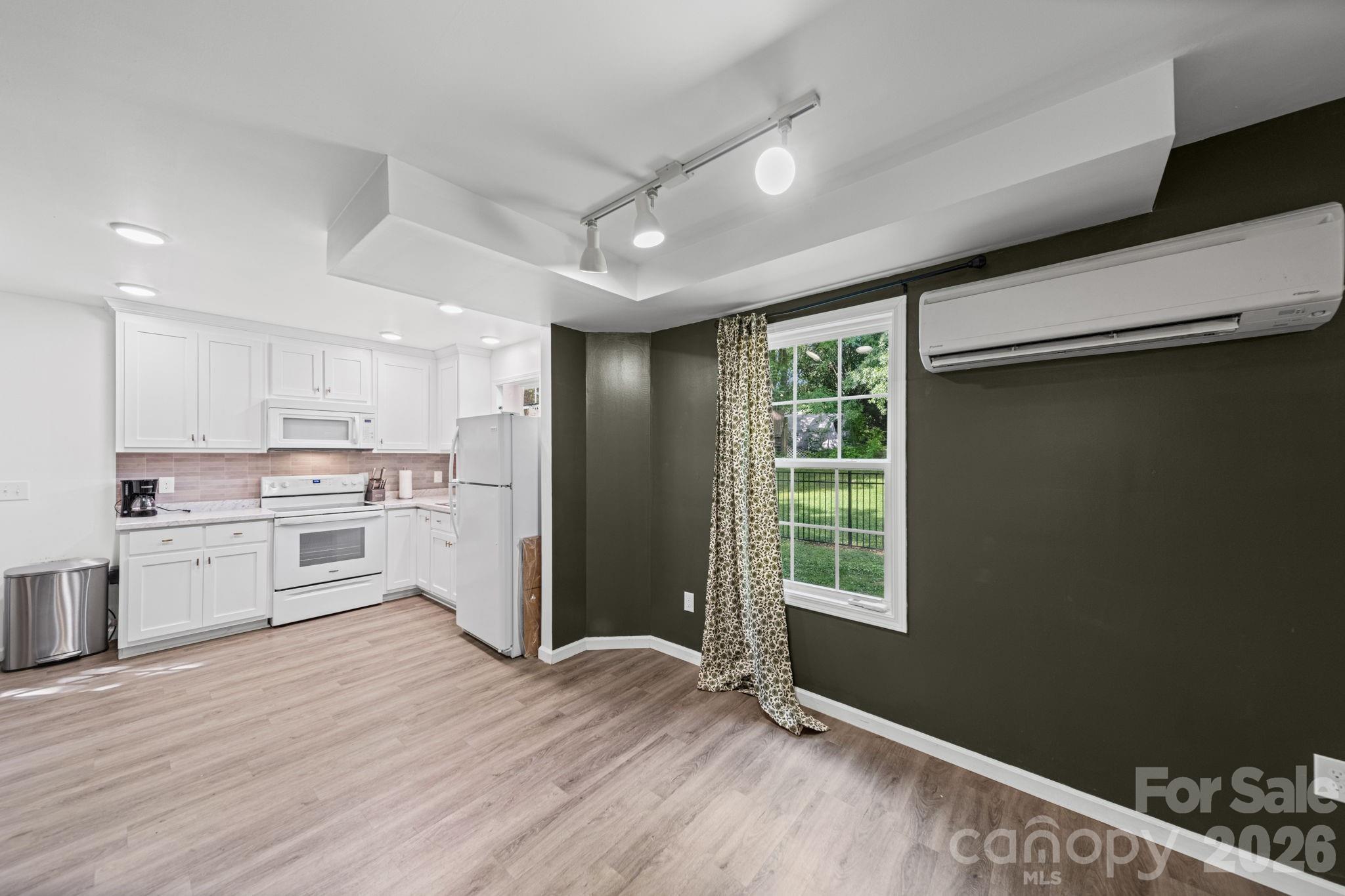 308 E 10th Street Property Photo 19