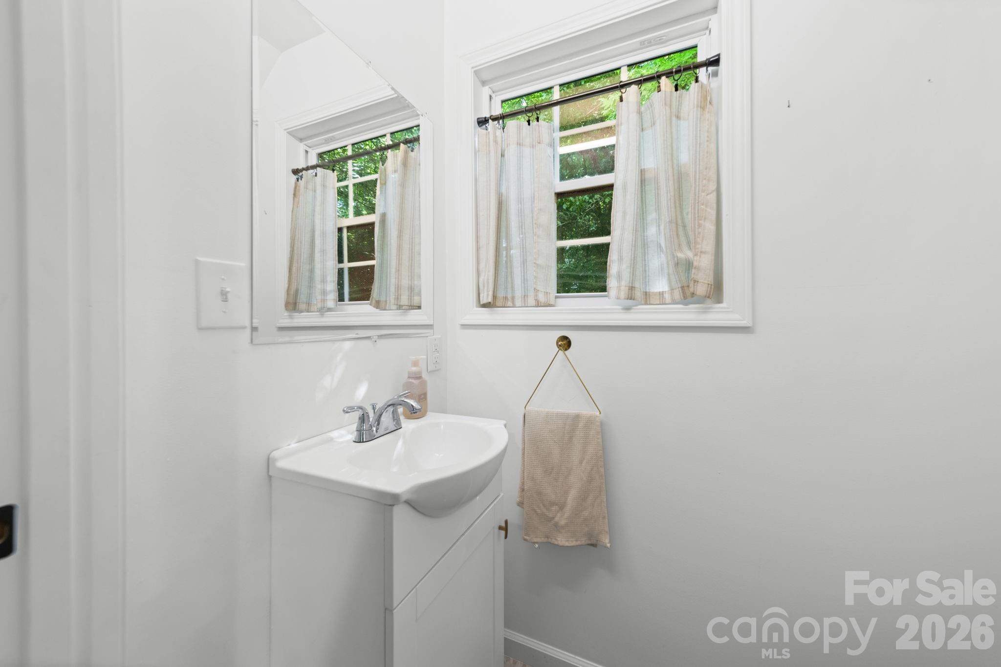 308 E 10th Street Property Photo 21