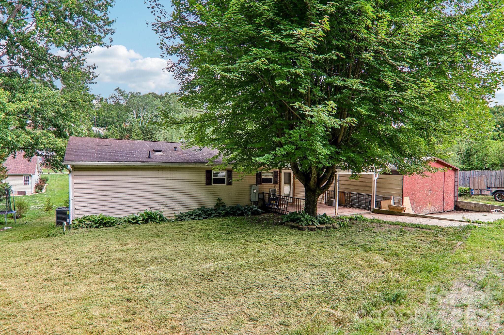 19 Dot Street Property Photo 3