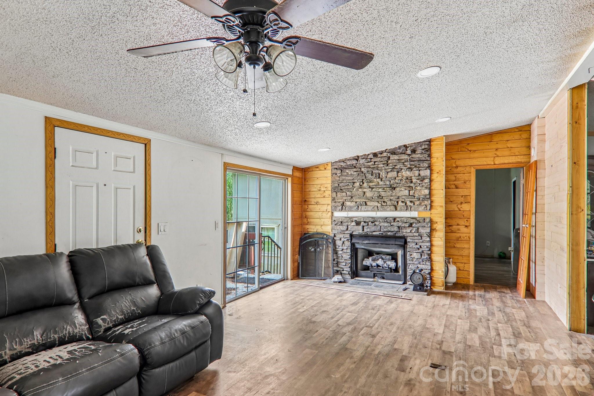 19 Dot Street Property Photo 11