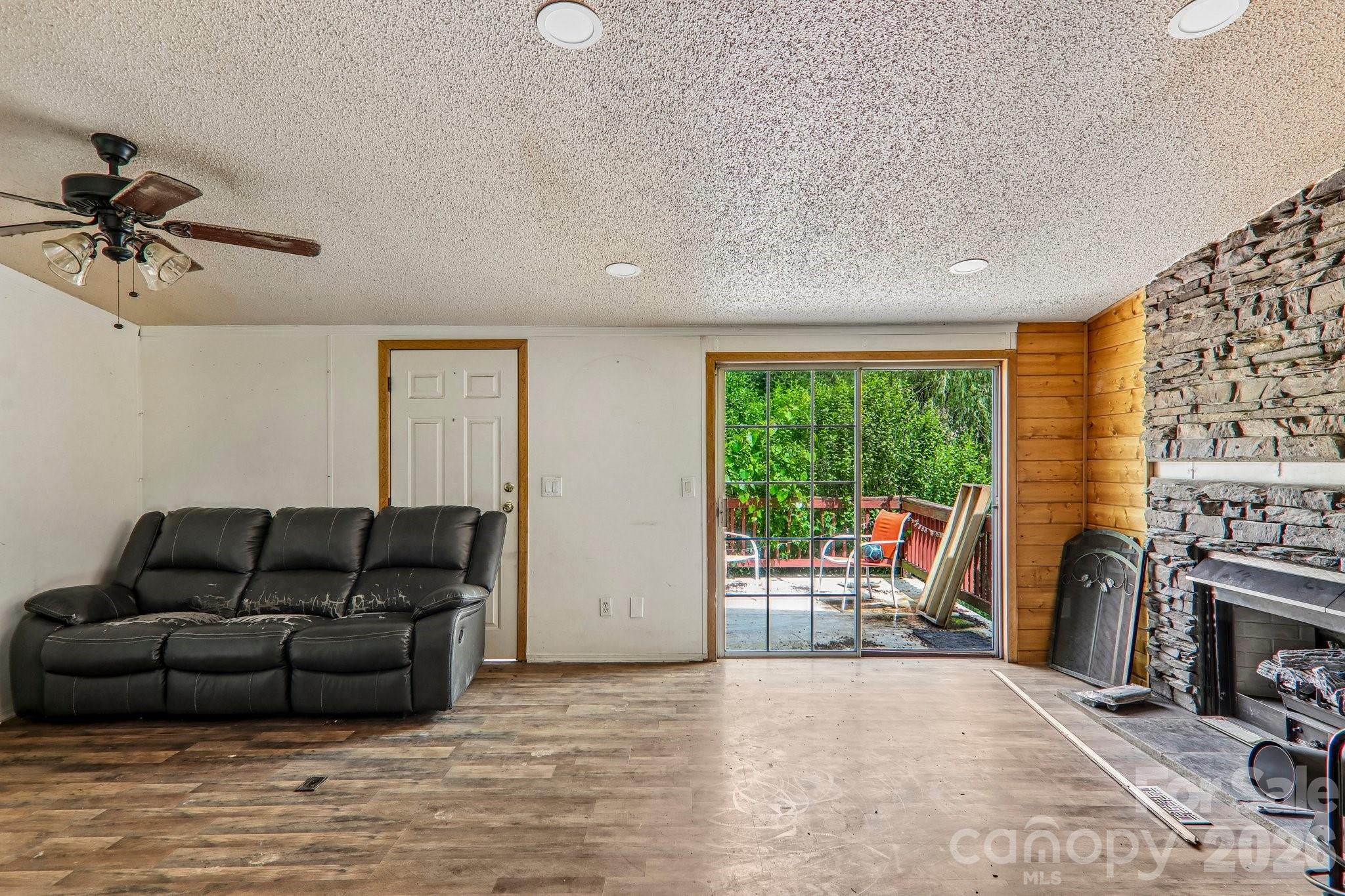 19 Dot Street Property Photo 12