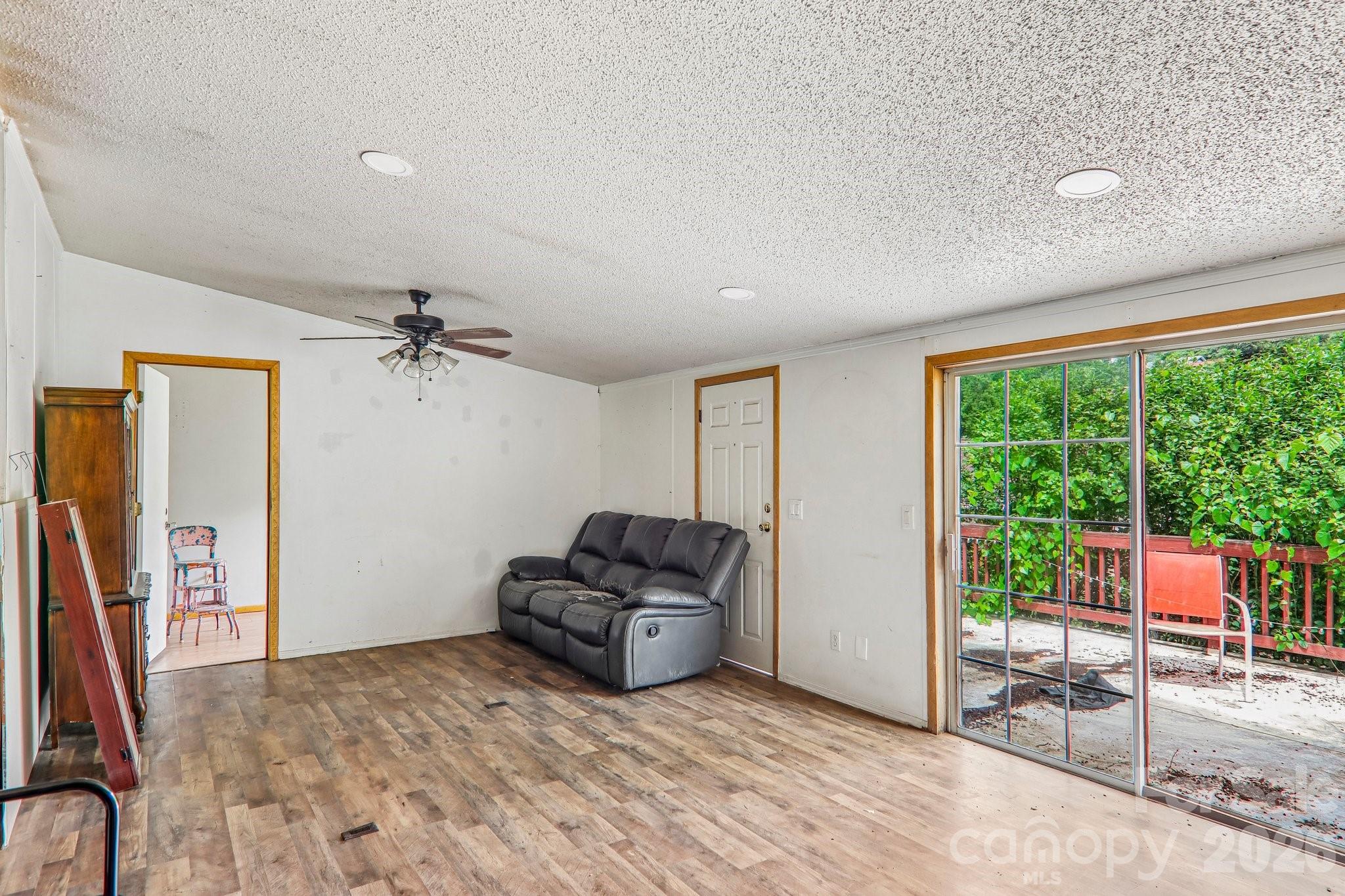 19 Dot Street Property Photo 13