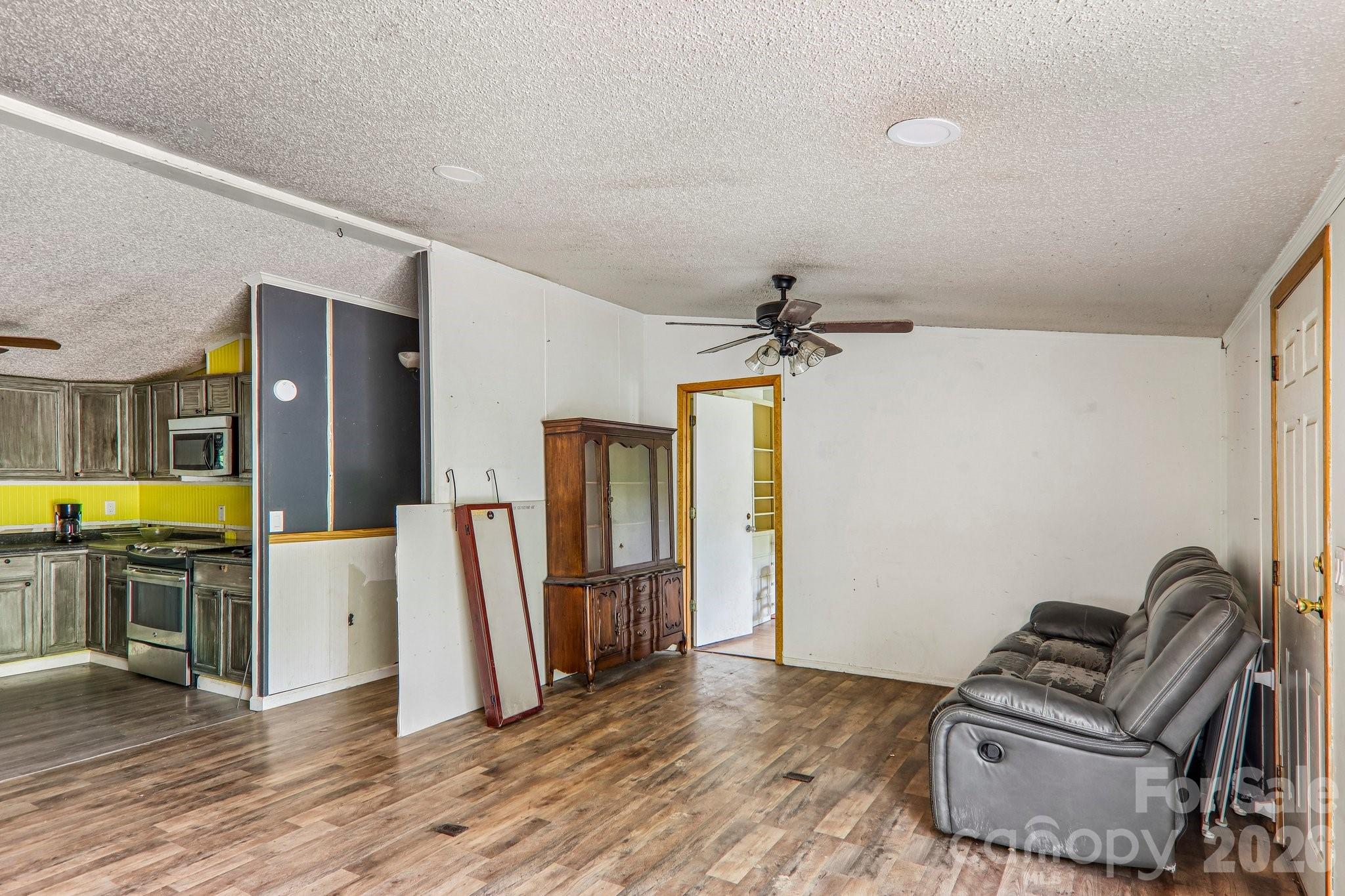 19 Dot Street Property Photo 14