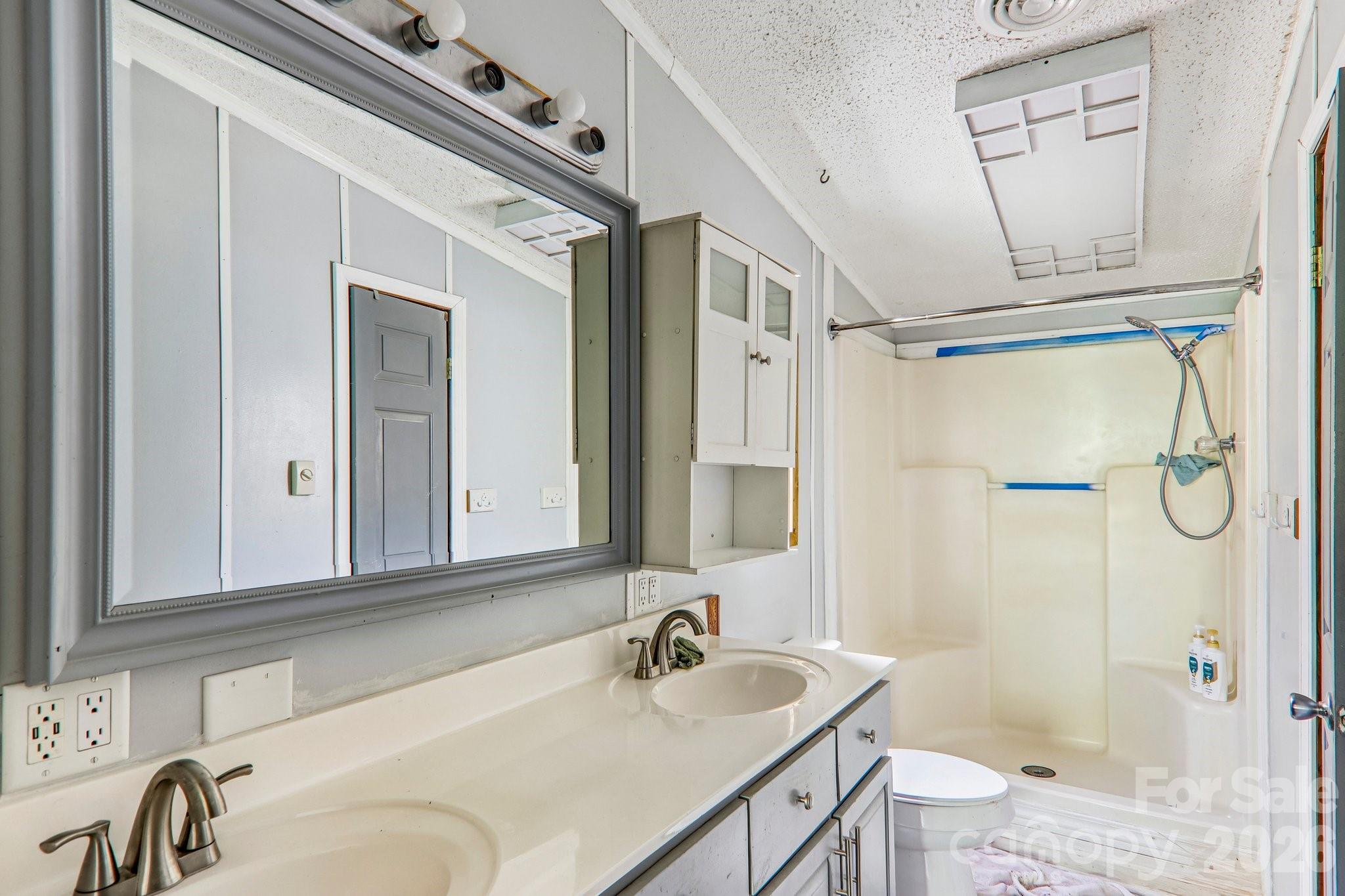 19 Dot Street Property Photo 20