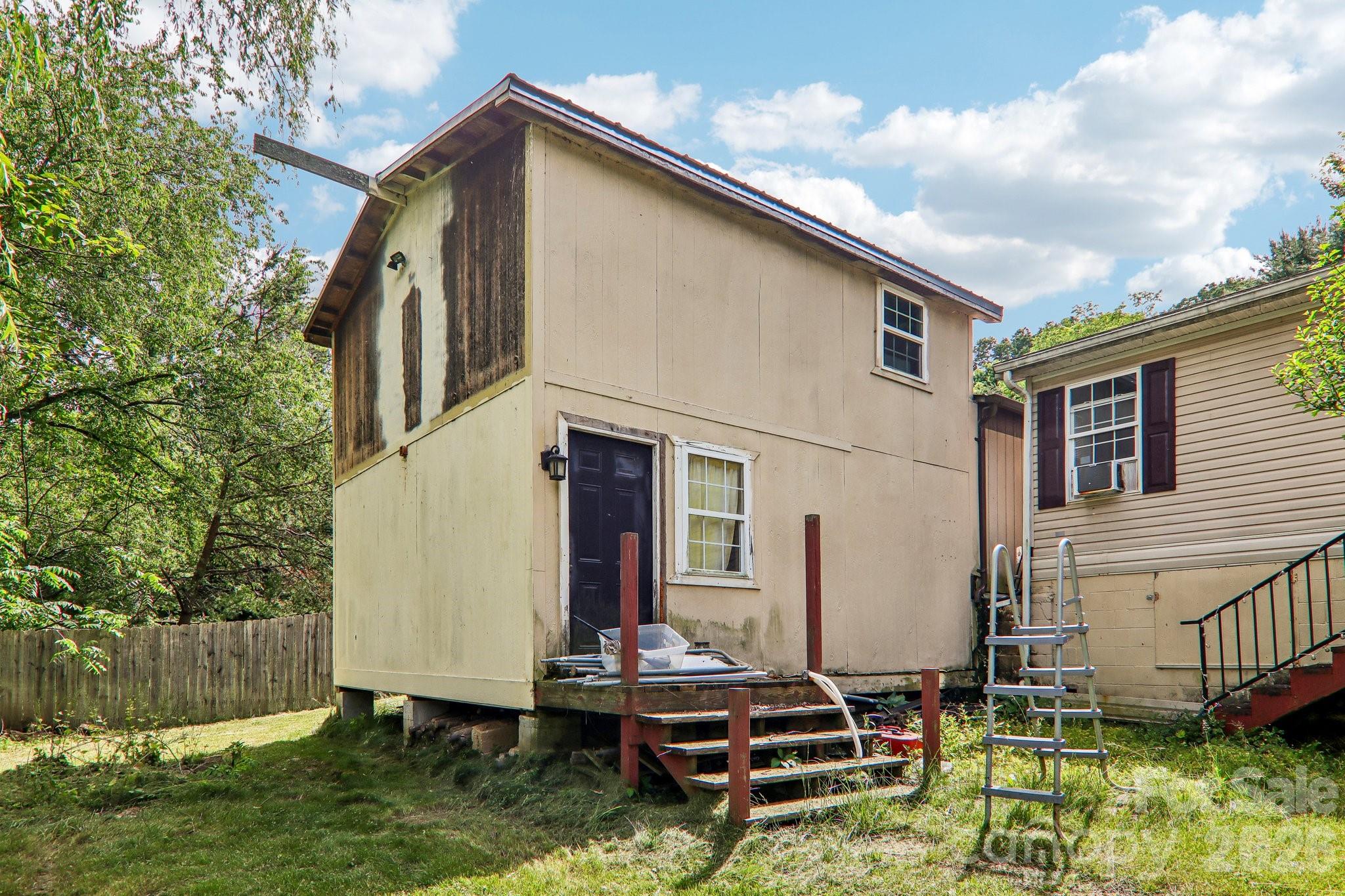 19 Dot Street Property Photo 22