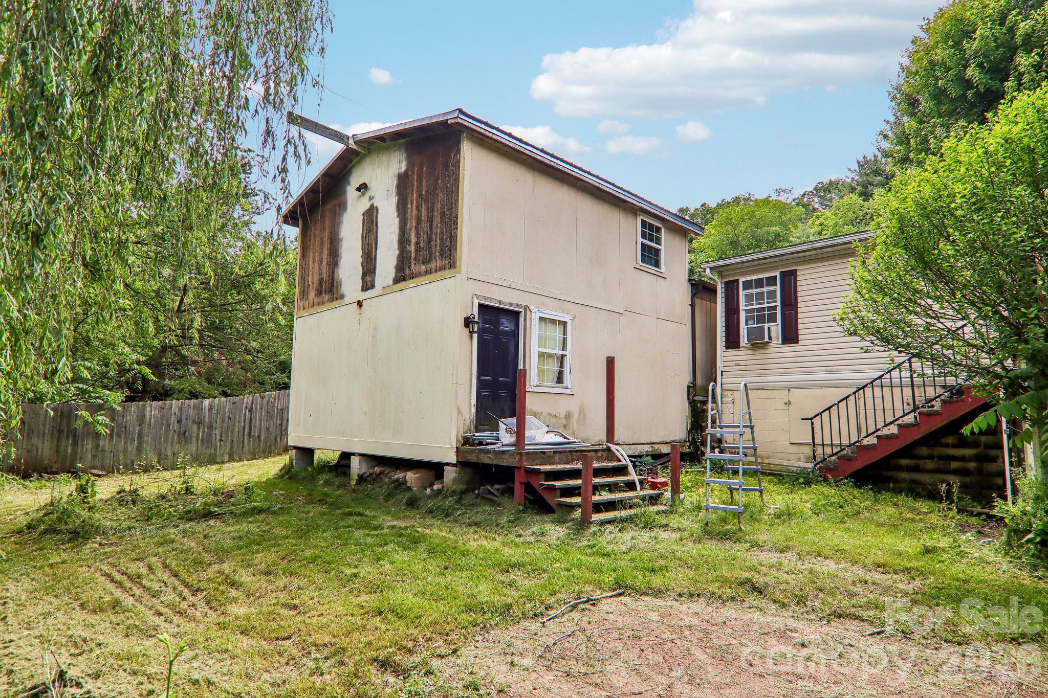 19 Dot Street Property Photo 24