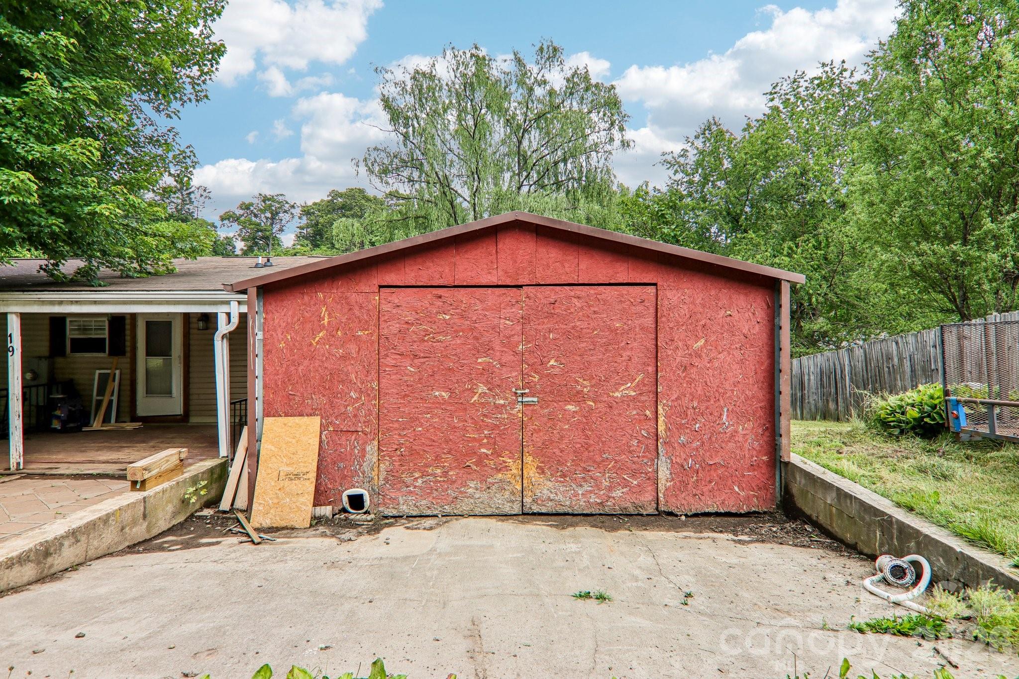 19 Dot Street Property Photo 32