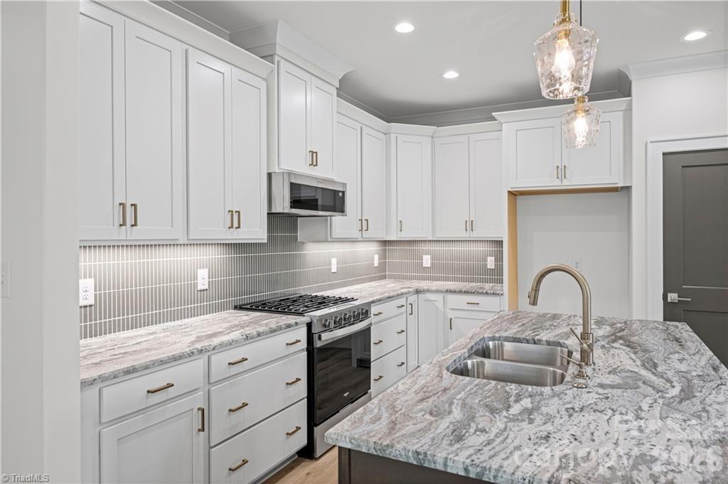 109 Frost Road Property Photo 14