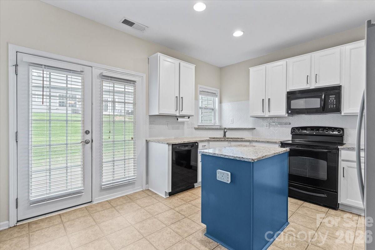 10563 Stoneacre Court Property Photo 8
