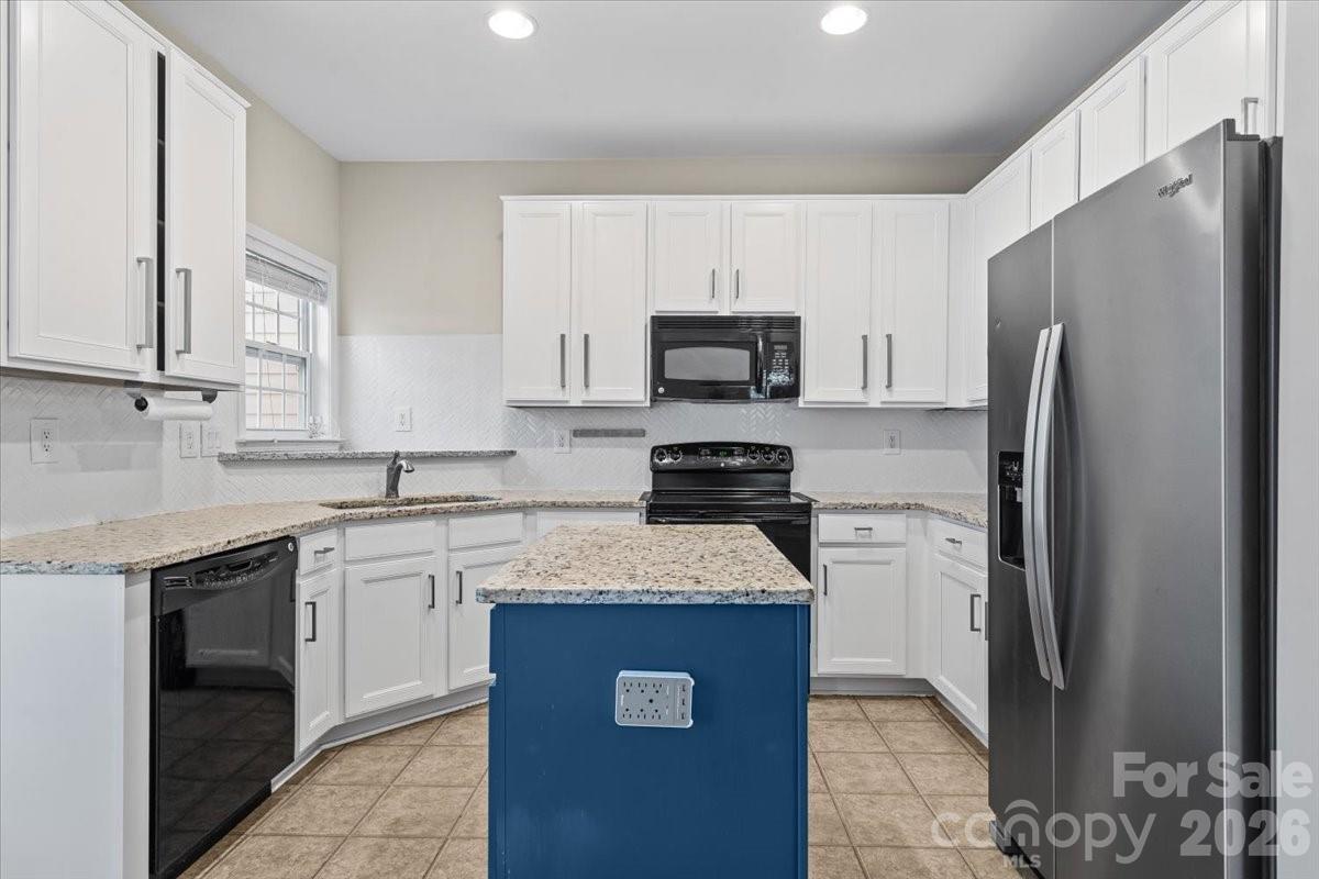 10563 Stoneacre Court Property Photo 9