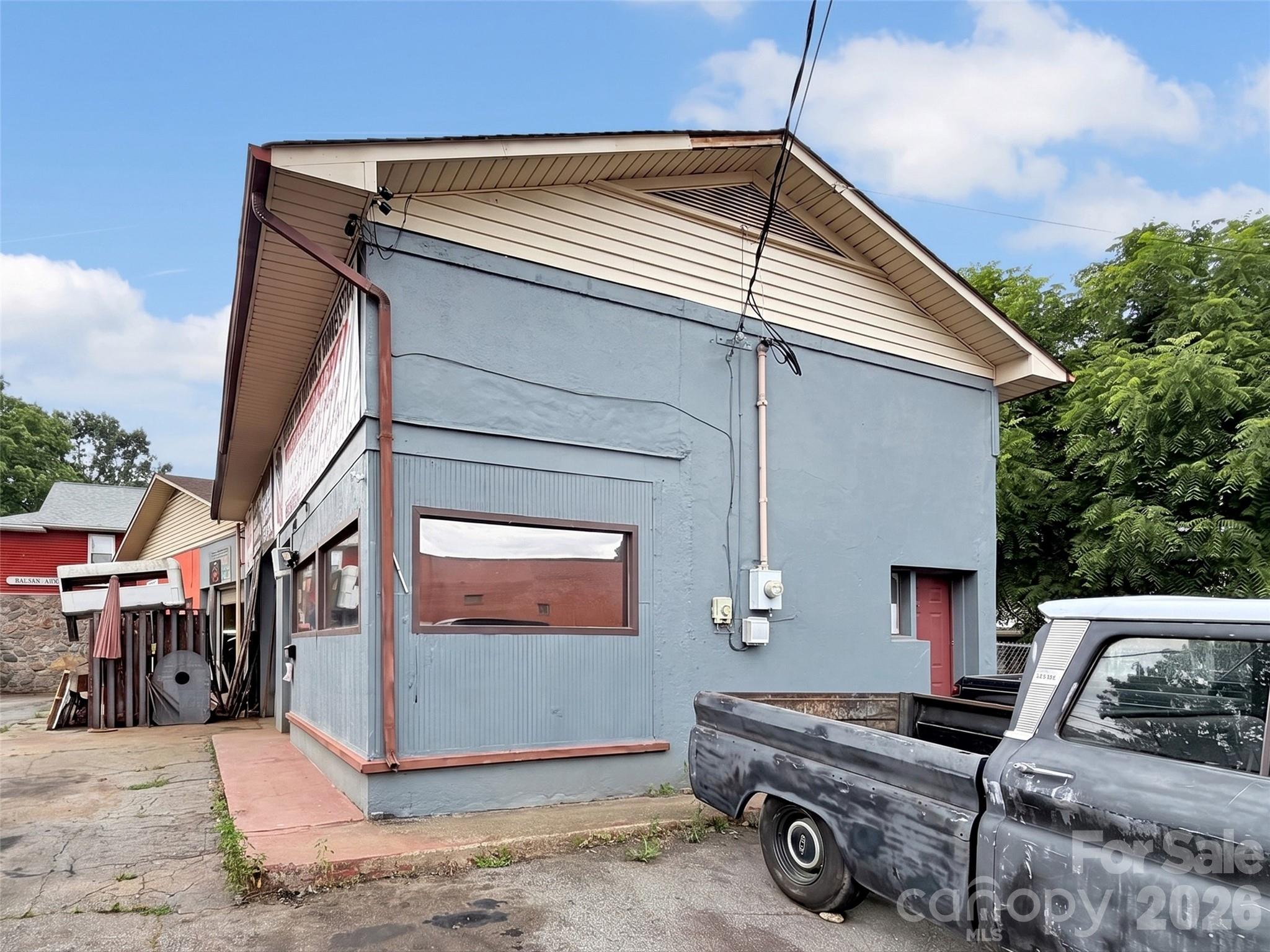 1604 South Main Street Property Photo 3