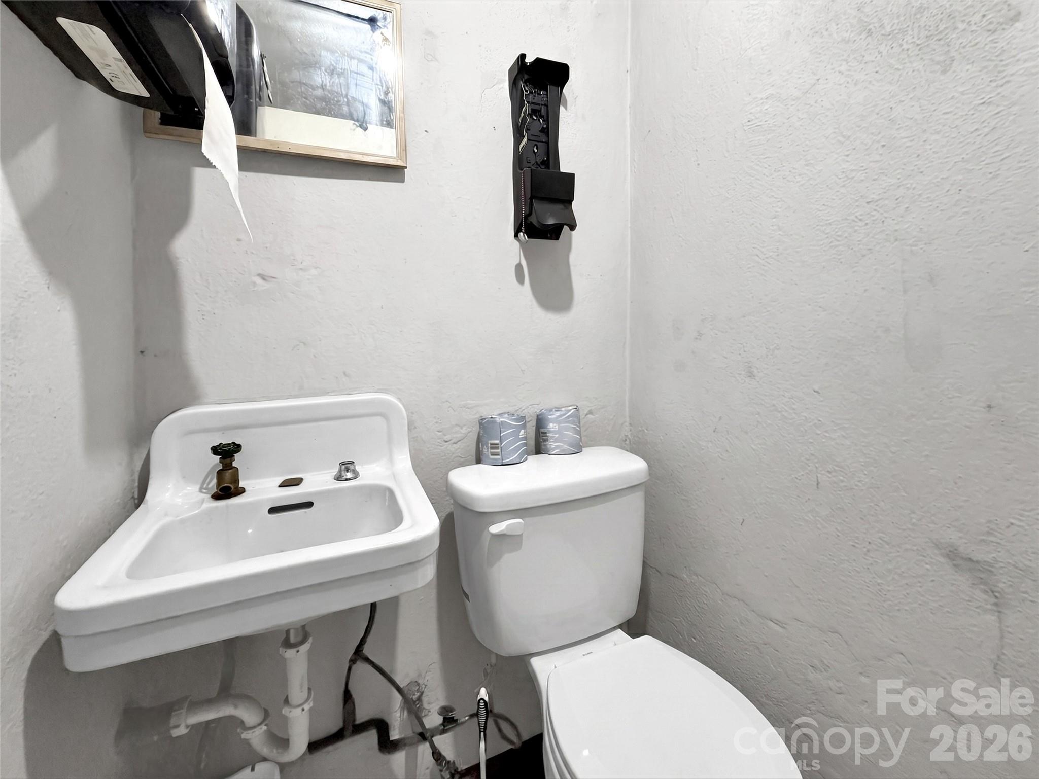 1604 South Main Street Property Photo 6