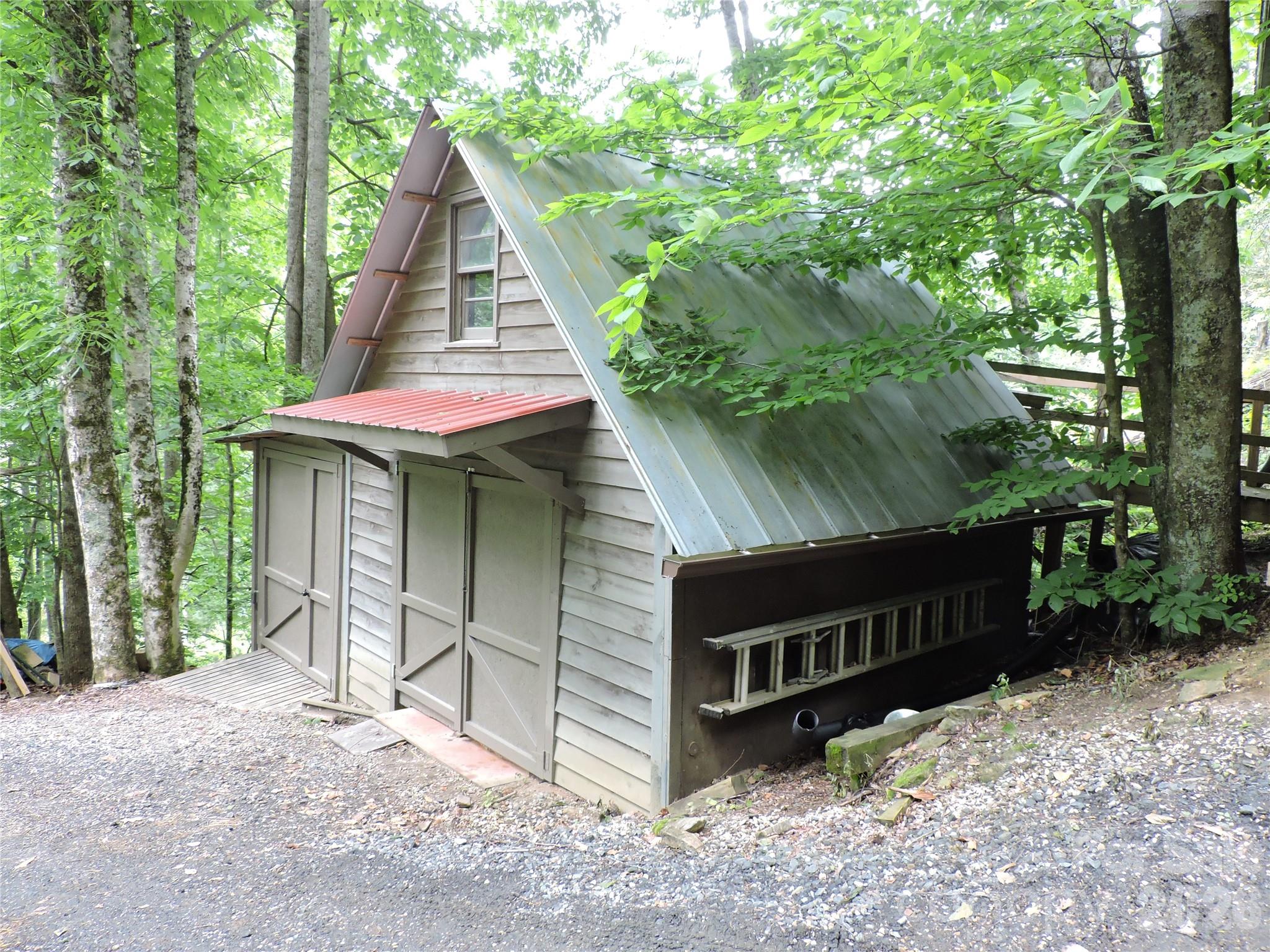 963 Melton Branch Road Property Photo 3