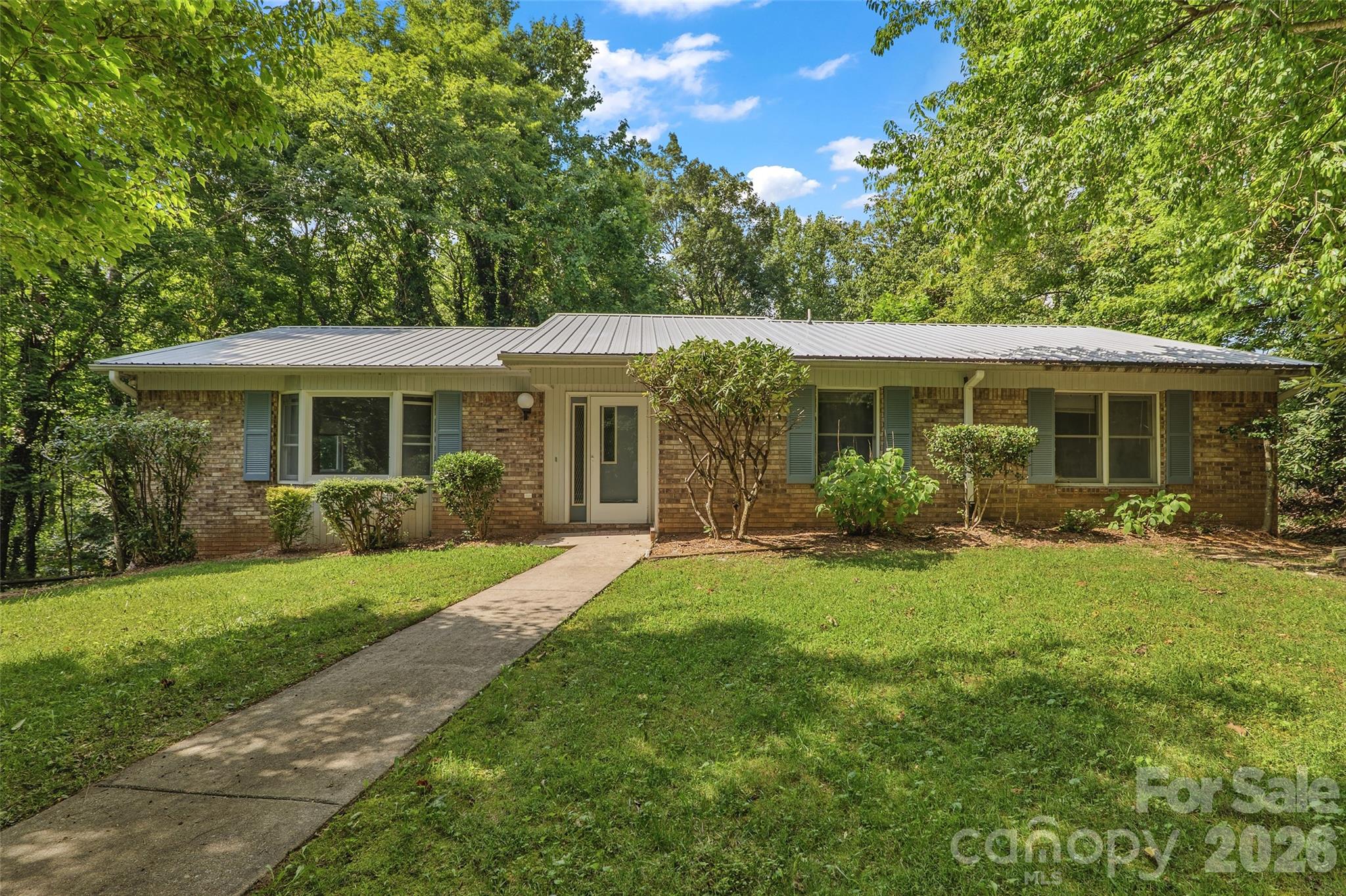 709 Forest Ridge Drive Property Photo 1
