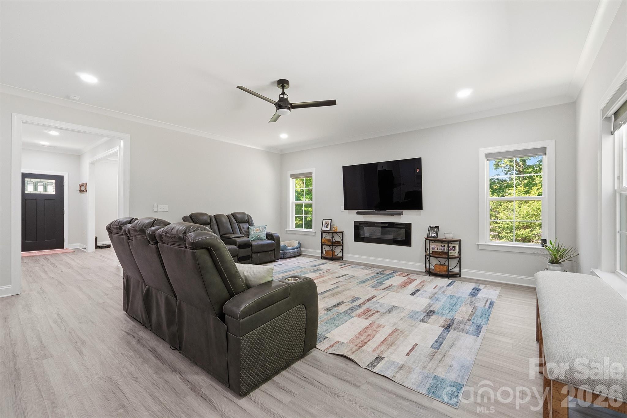 413 Lakewood Drive Property Photo 12