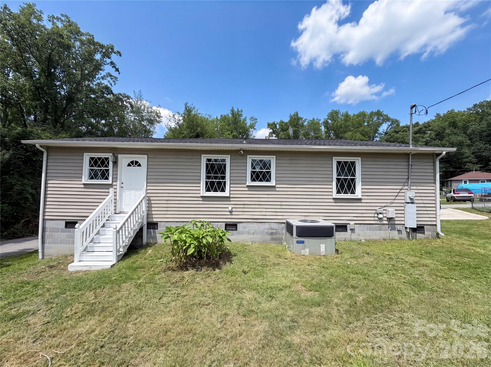 313 Black Street Property Photo 5