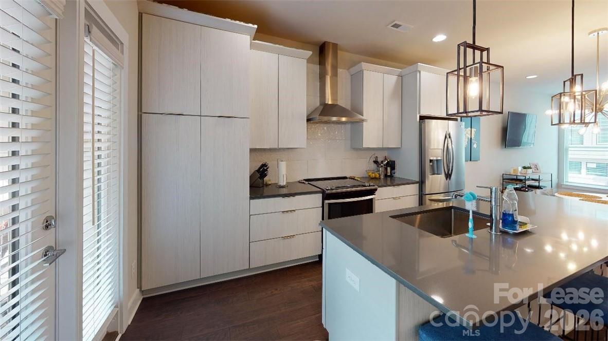 244 Uptown West Drive Property Photo 4
