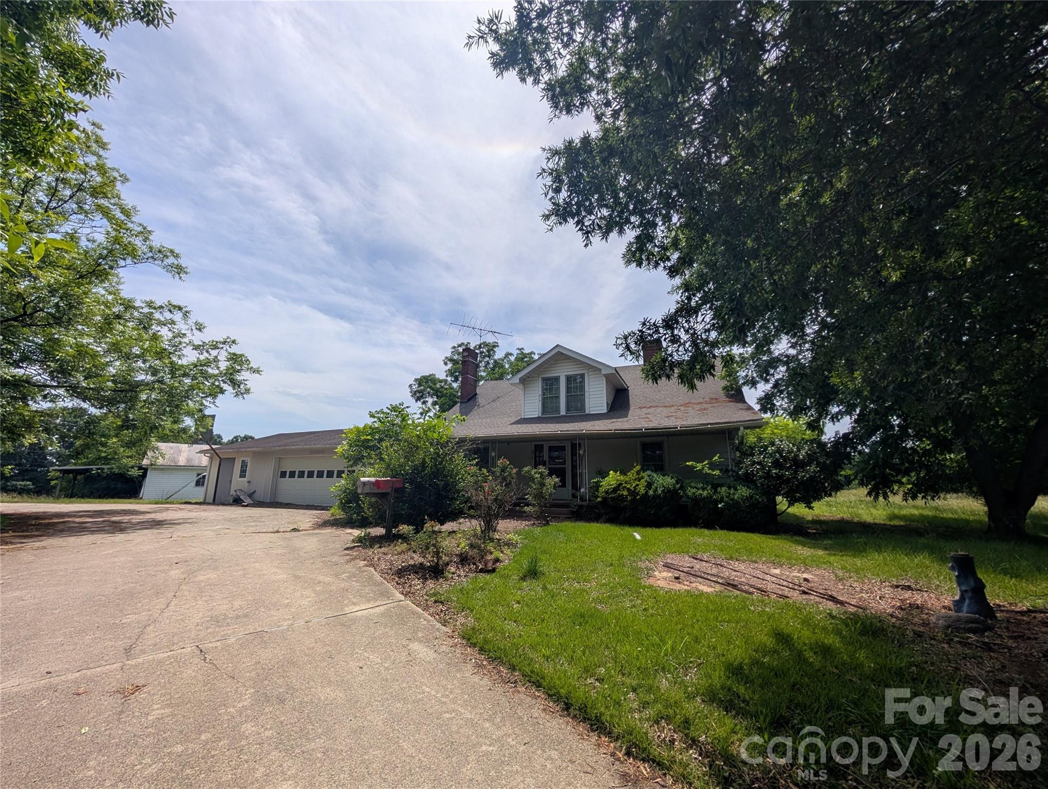 2618 Oakview Drive Property Photo 1
