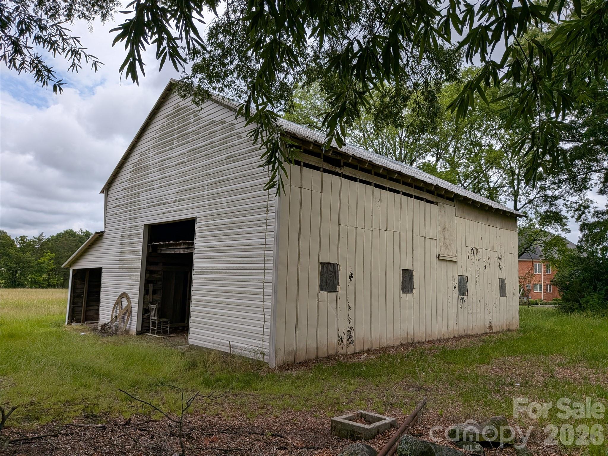 2618 Oakview Drive Property Photo 3