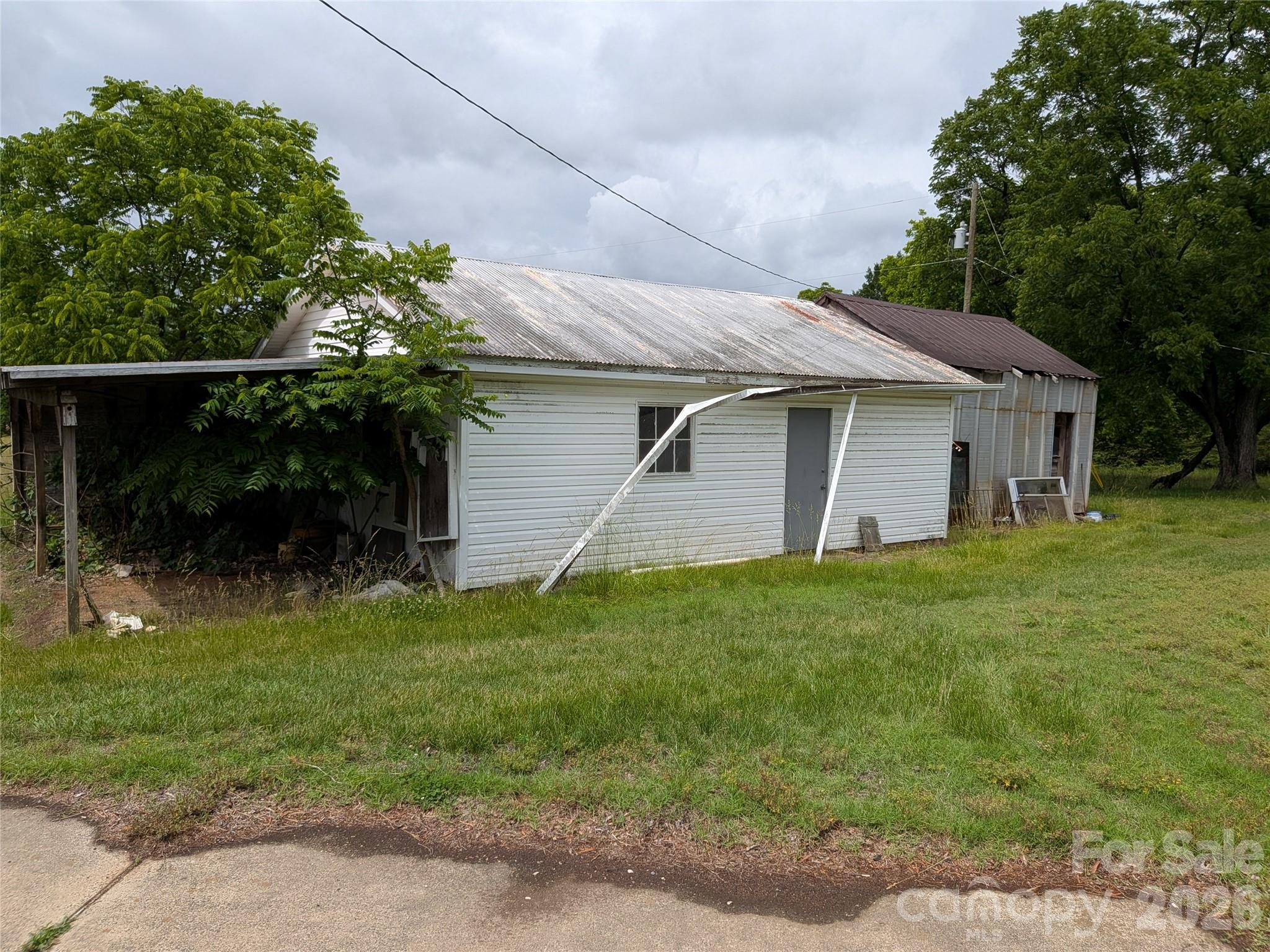 2618 Oakview Drive Property Photo 5