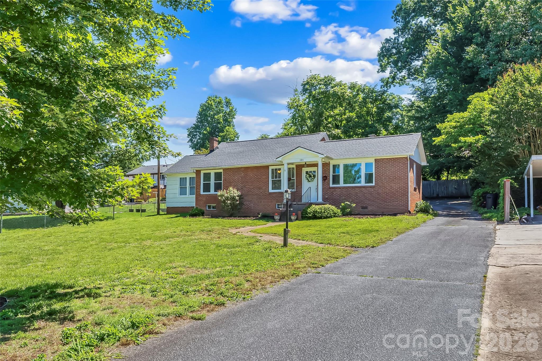 101 Falls Street Property Photo 1