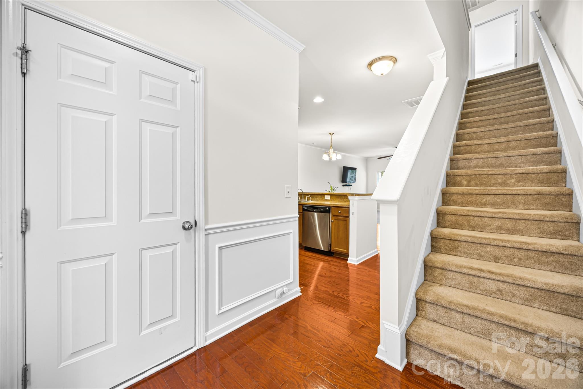 723 Winding Way Property Photo 2