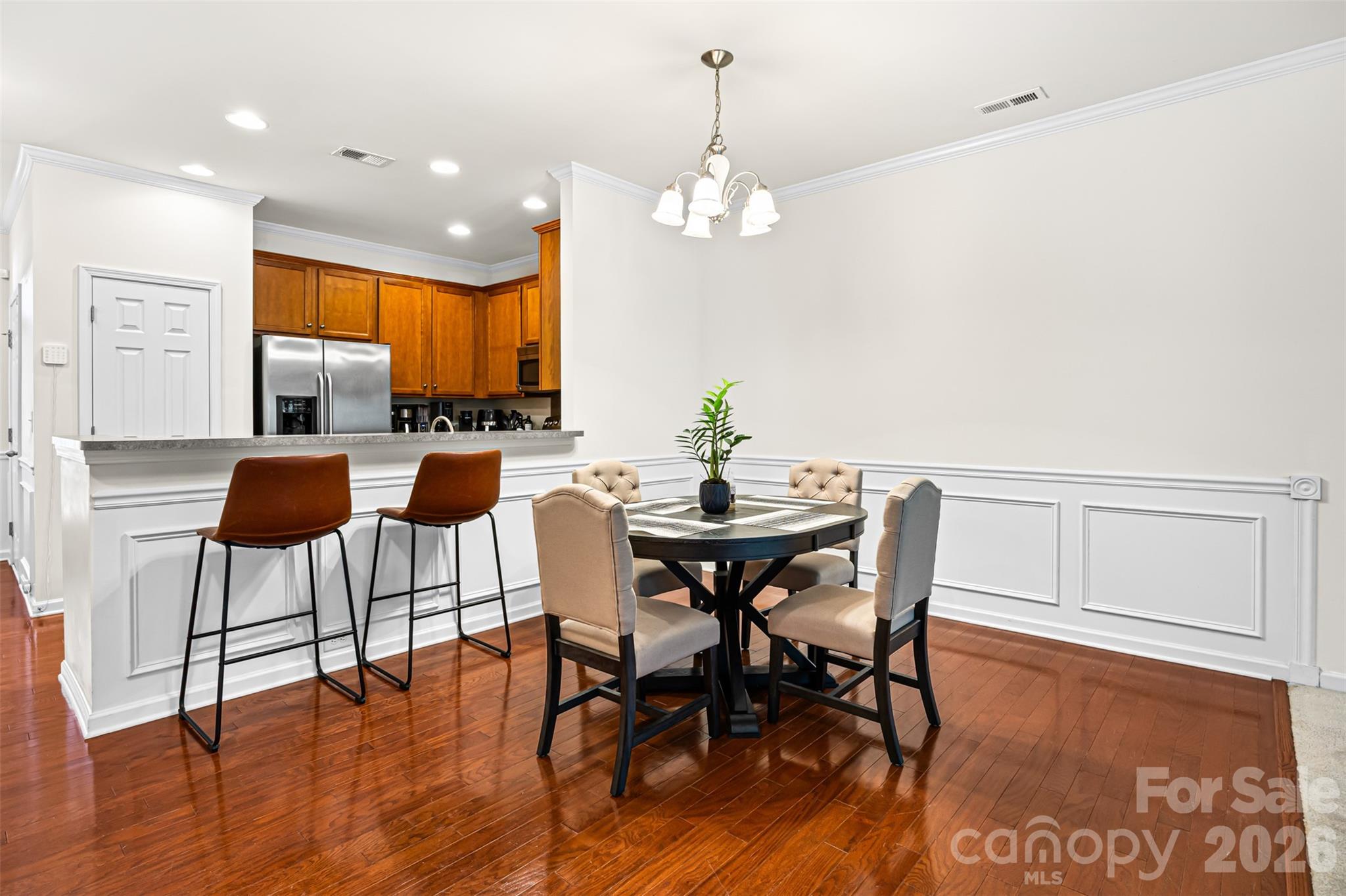 723 Winding Way Property Photo 6