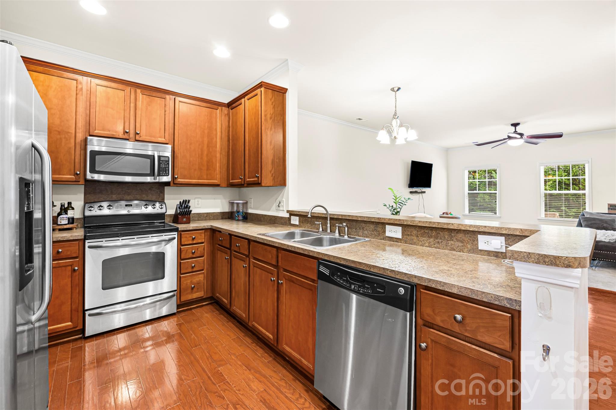 723 Winding Way Property Photo 10