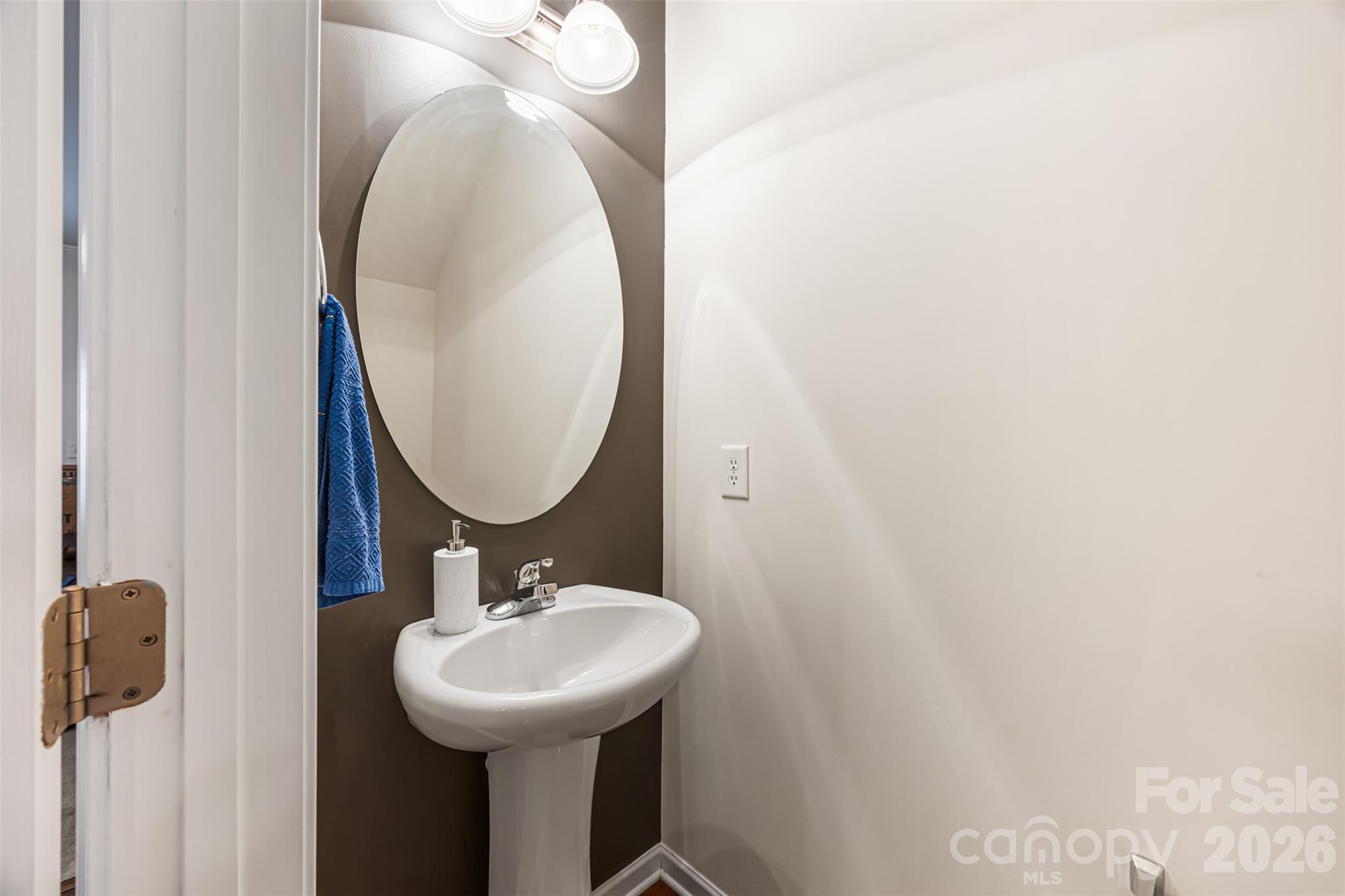 723 Winding Way Property Photo 11