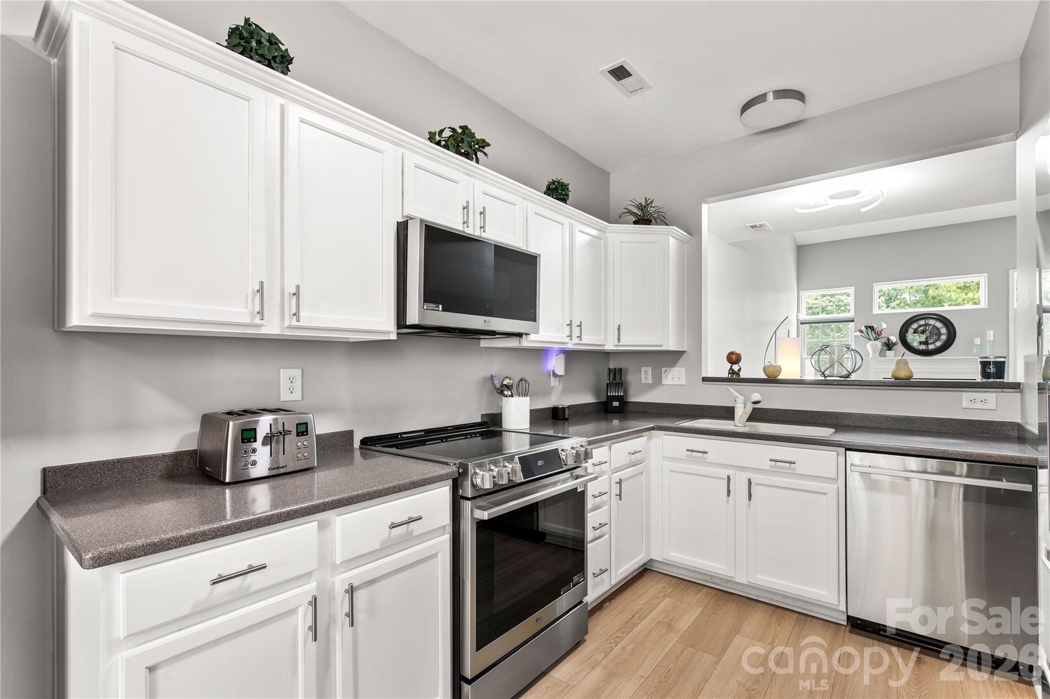 3022 Cabot Way Property Photo 7