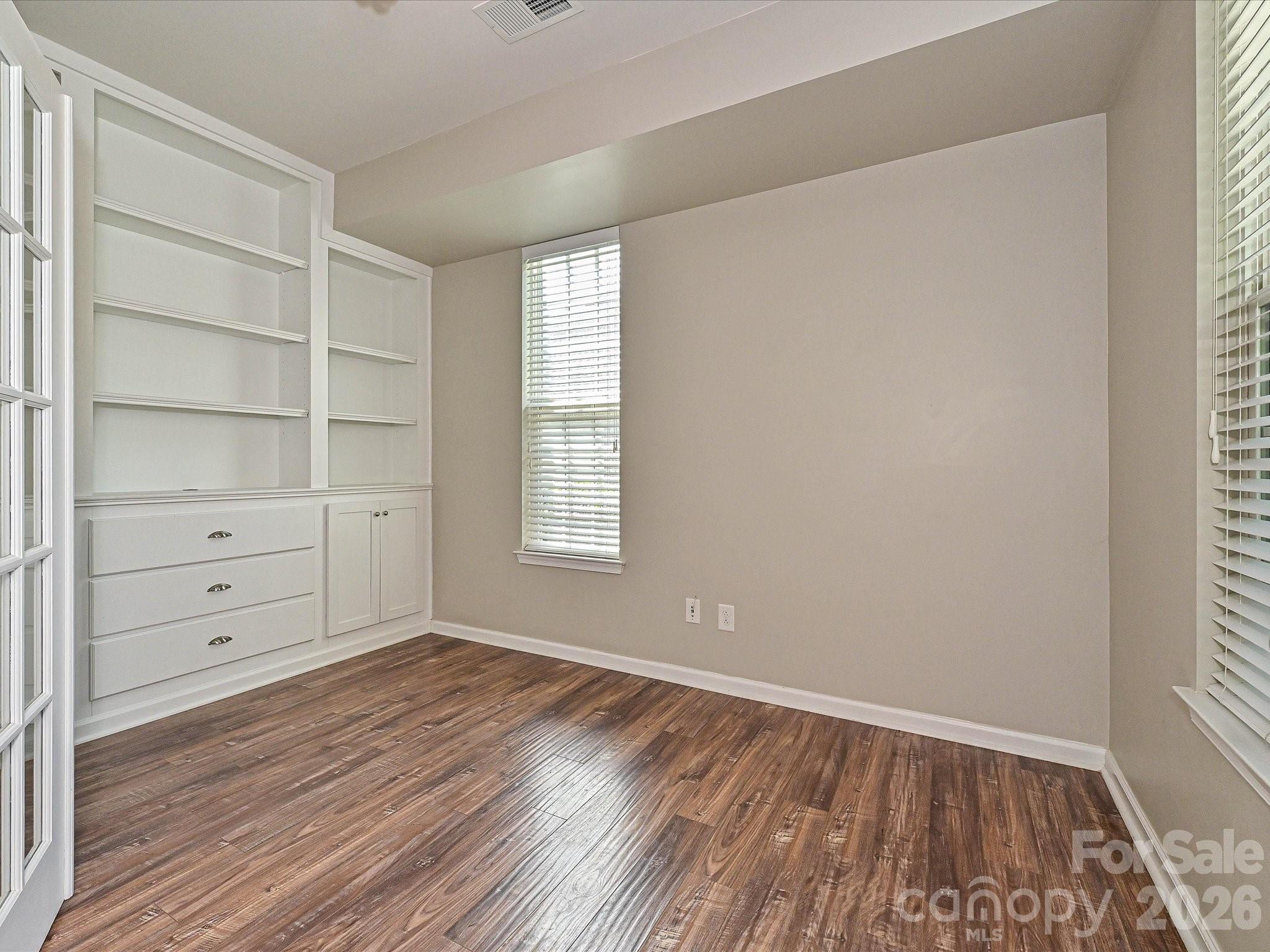 19791 Playwrights Way Property Photo 4