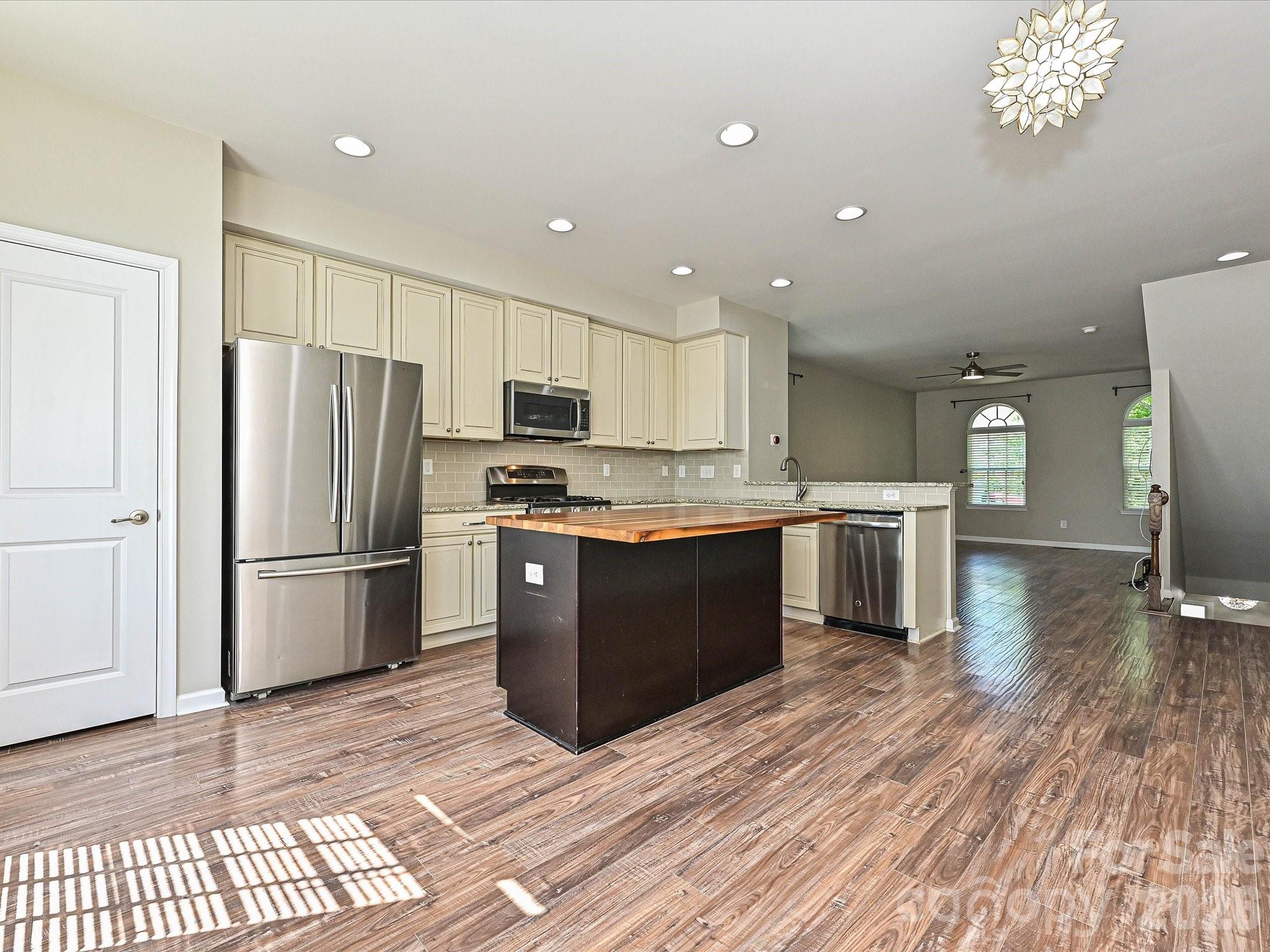 19791 Playwrights Way Property Photo 7