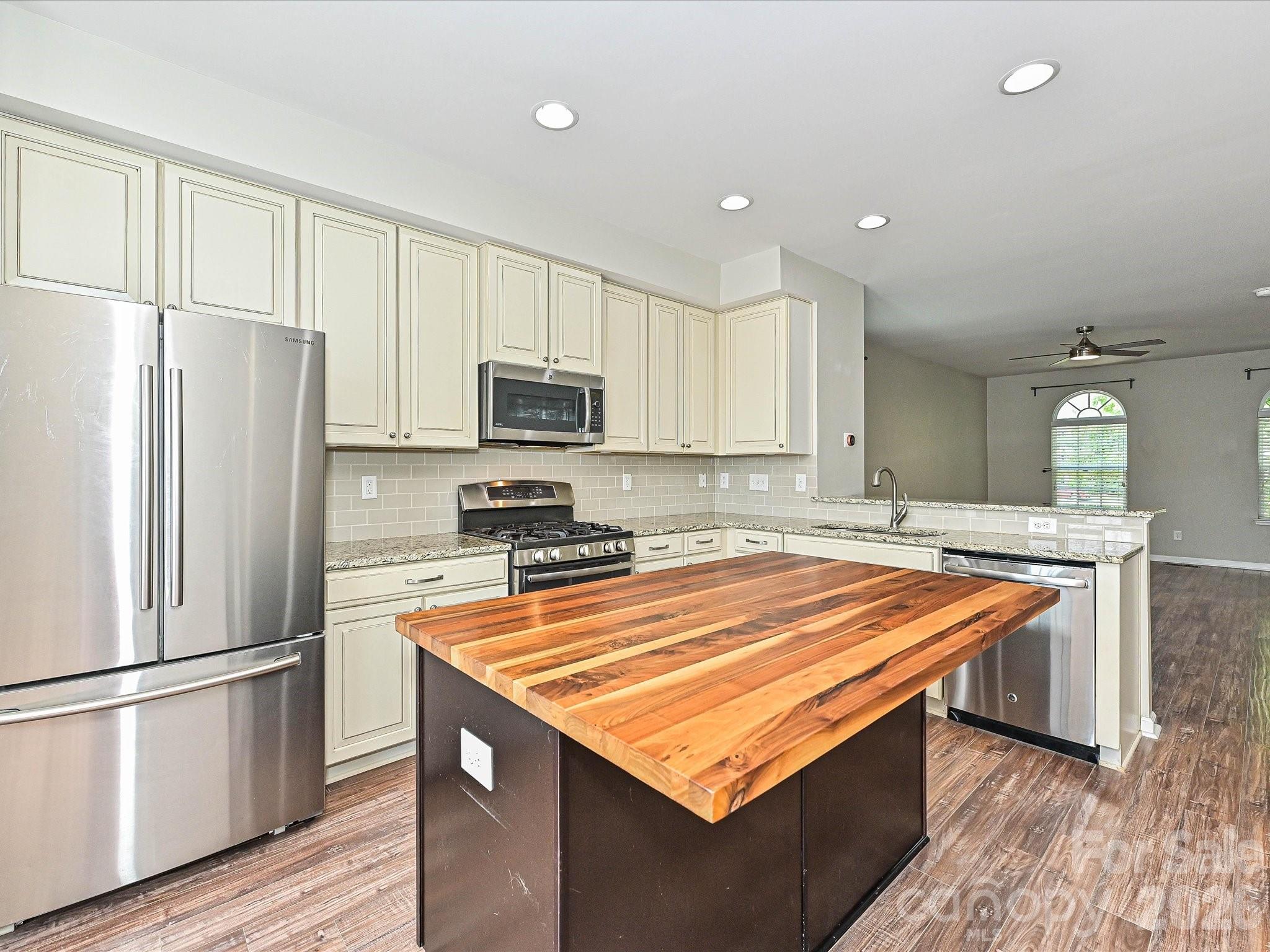 19791 Playwrights Way Property Photo 10