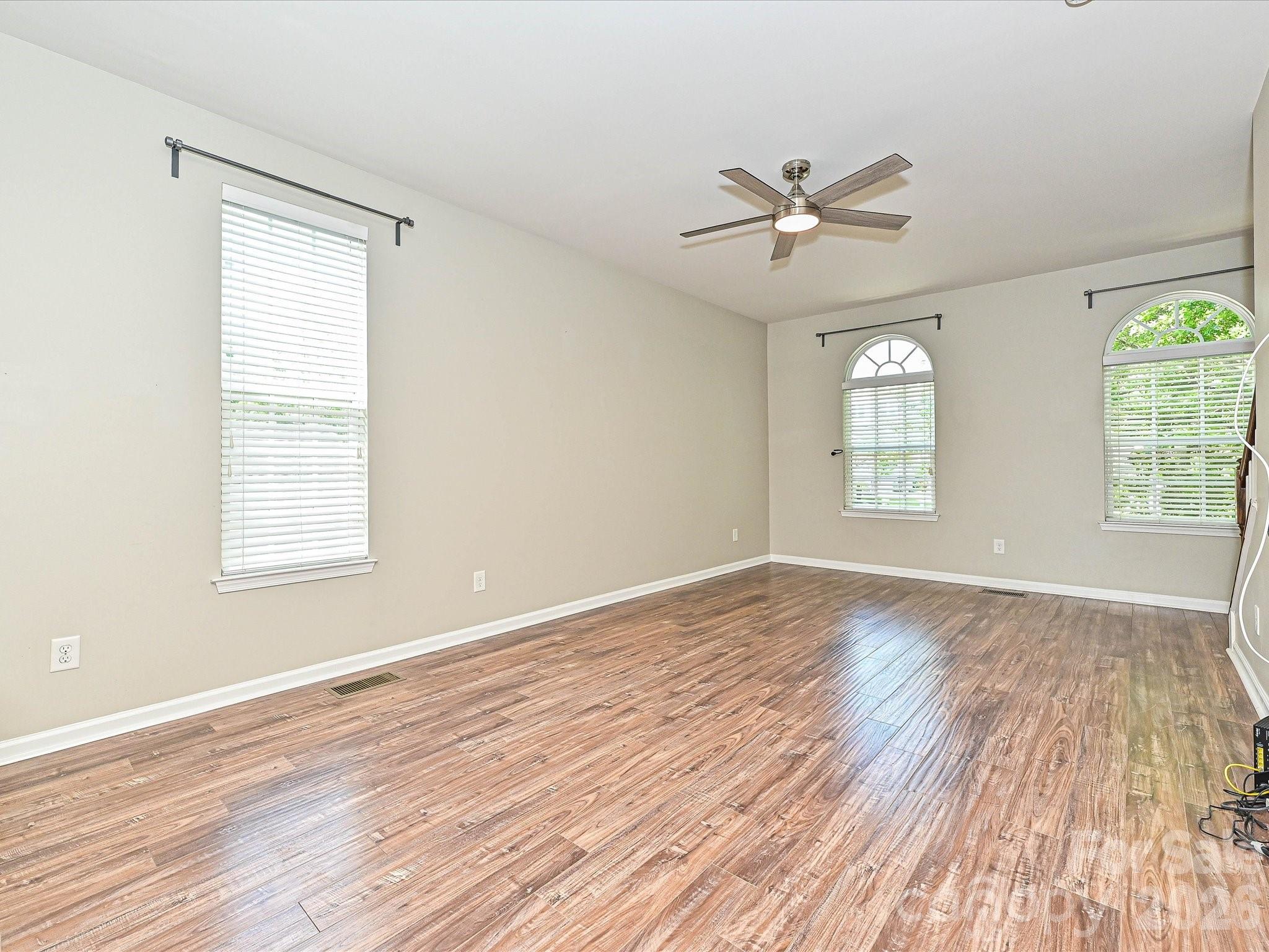 19791 Playwrights Way Property Photo 16