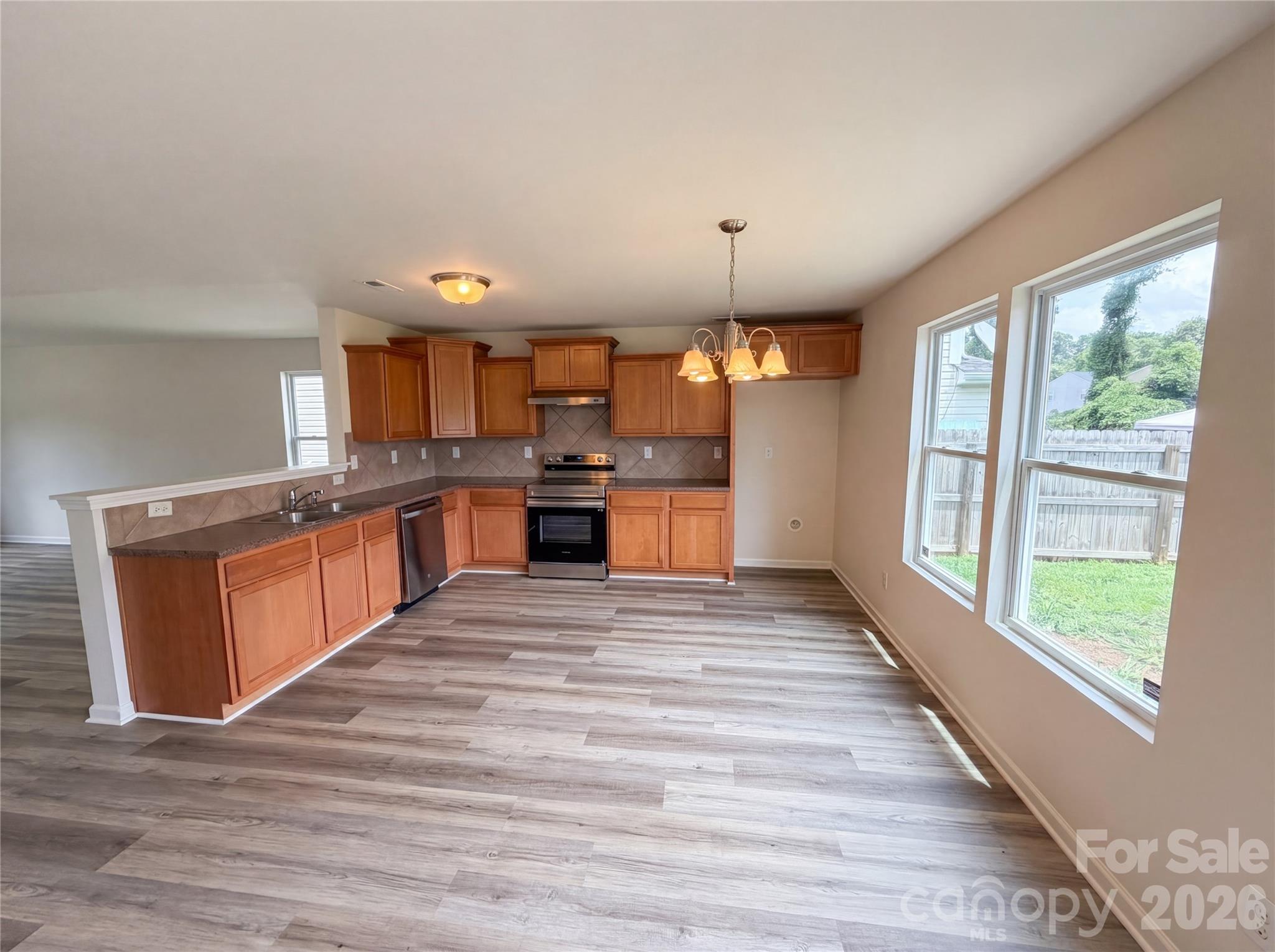 2534 Stream Bank Drive Property Photo 2