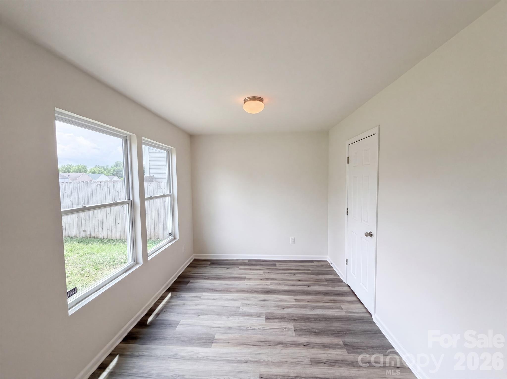 2534 Stream Bank Drive Property Photo 3