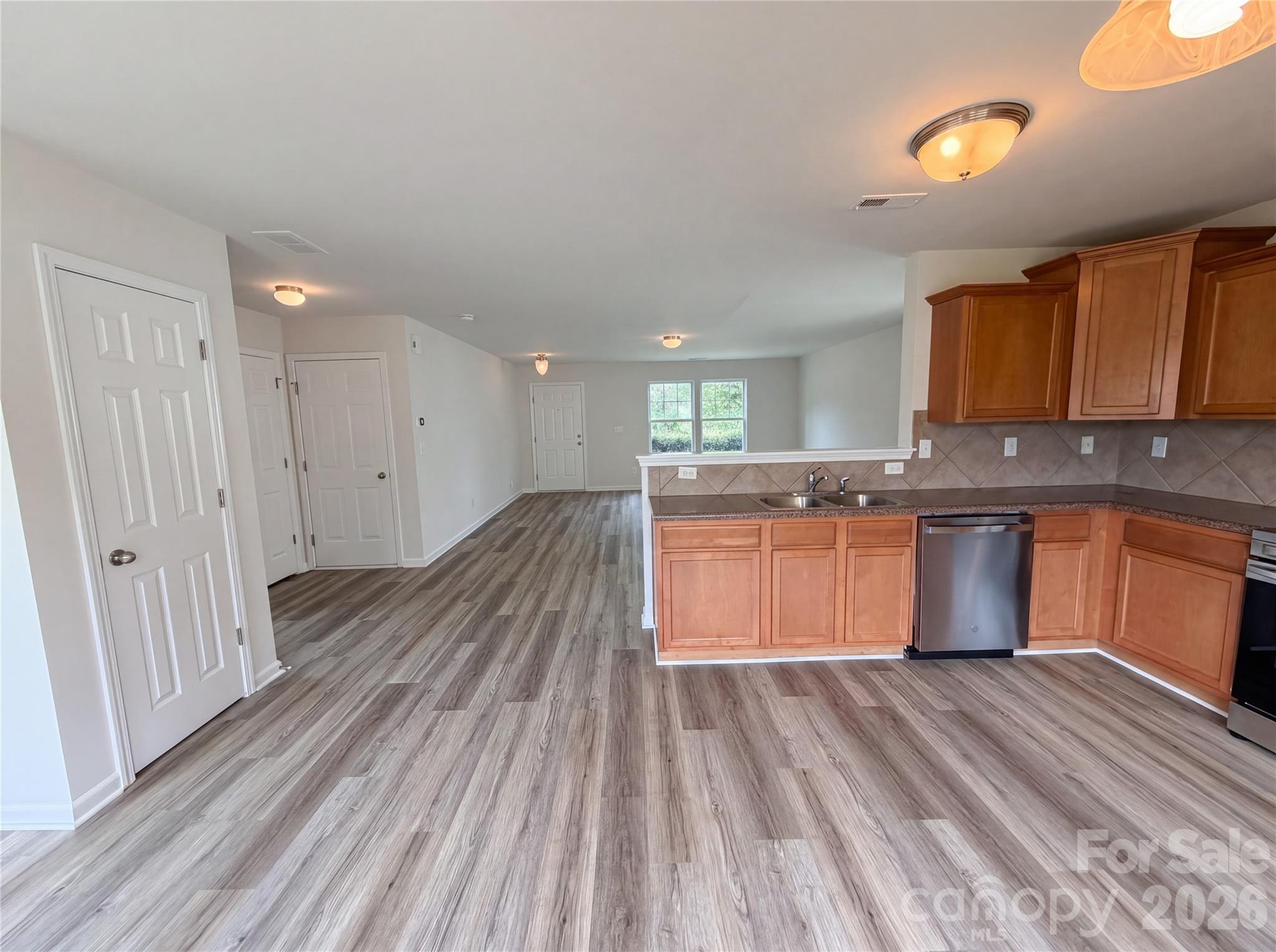 2534 Stream Bank Drive Property Photo 4