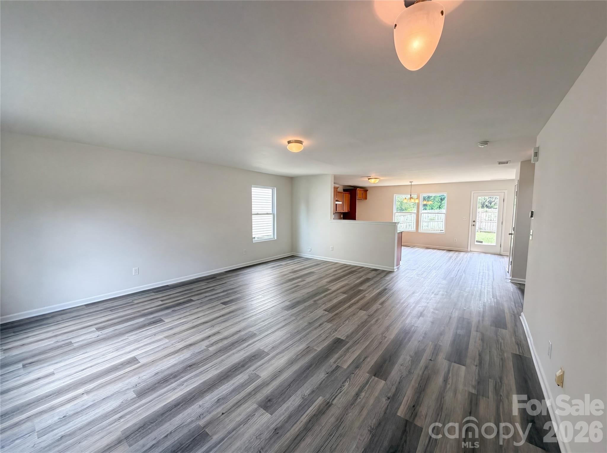 2534 Stream Bank Drive Property Photo 5
